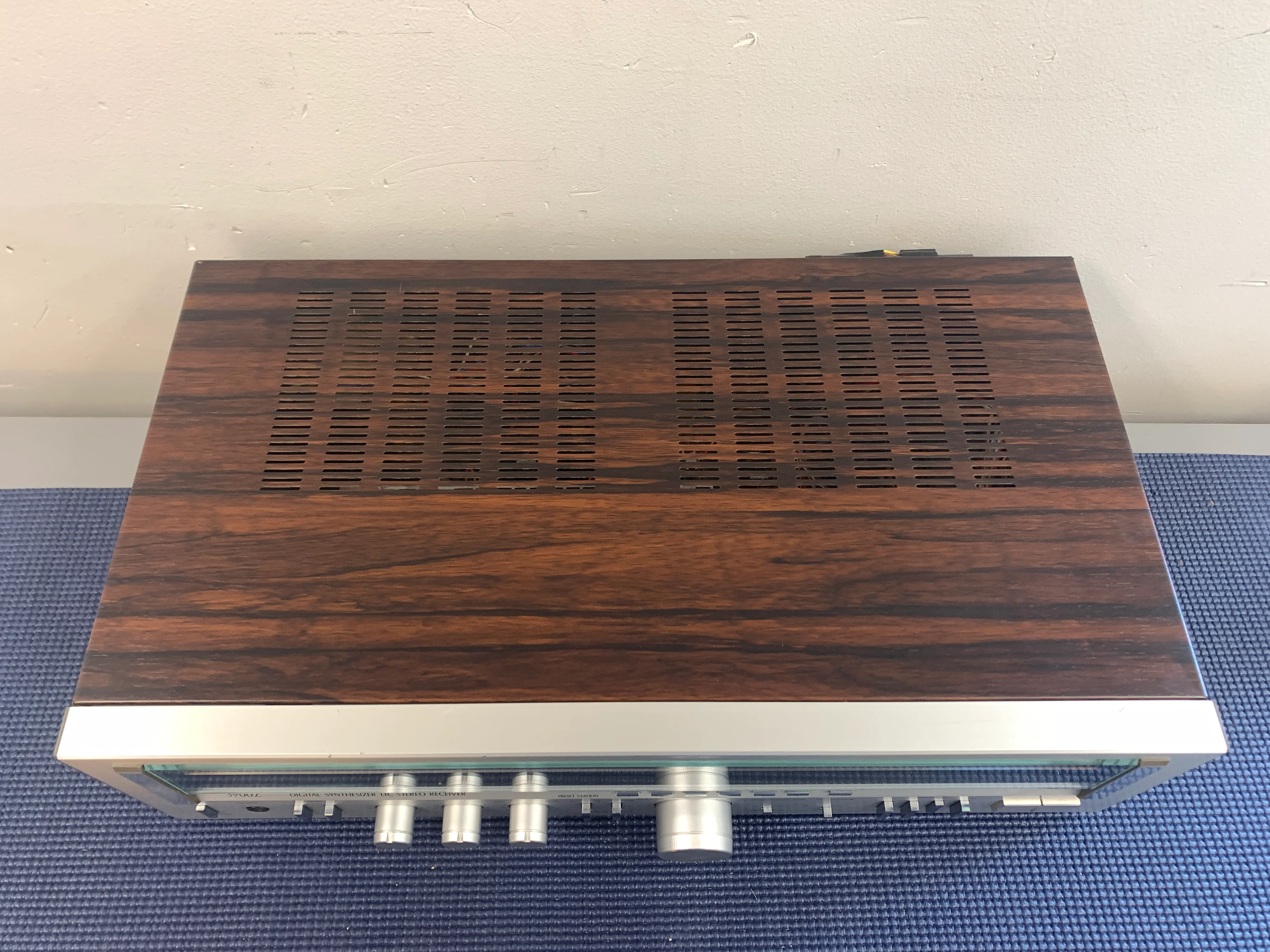 Sansui 3900Z Digital Synthesizer DC Stereo Receiver (1980-81) - Image 6