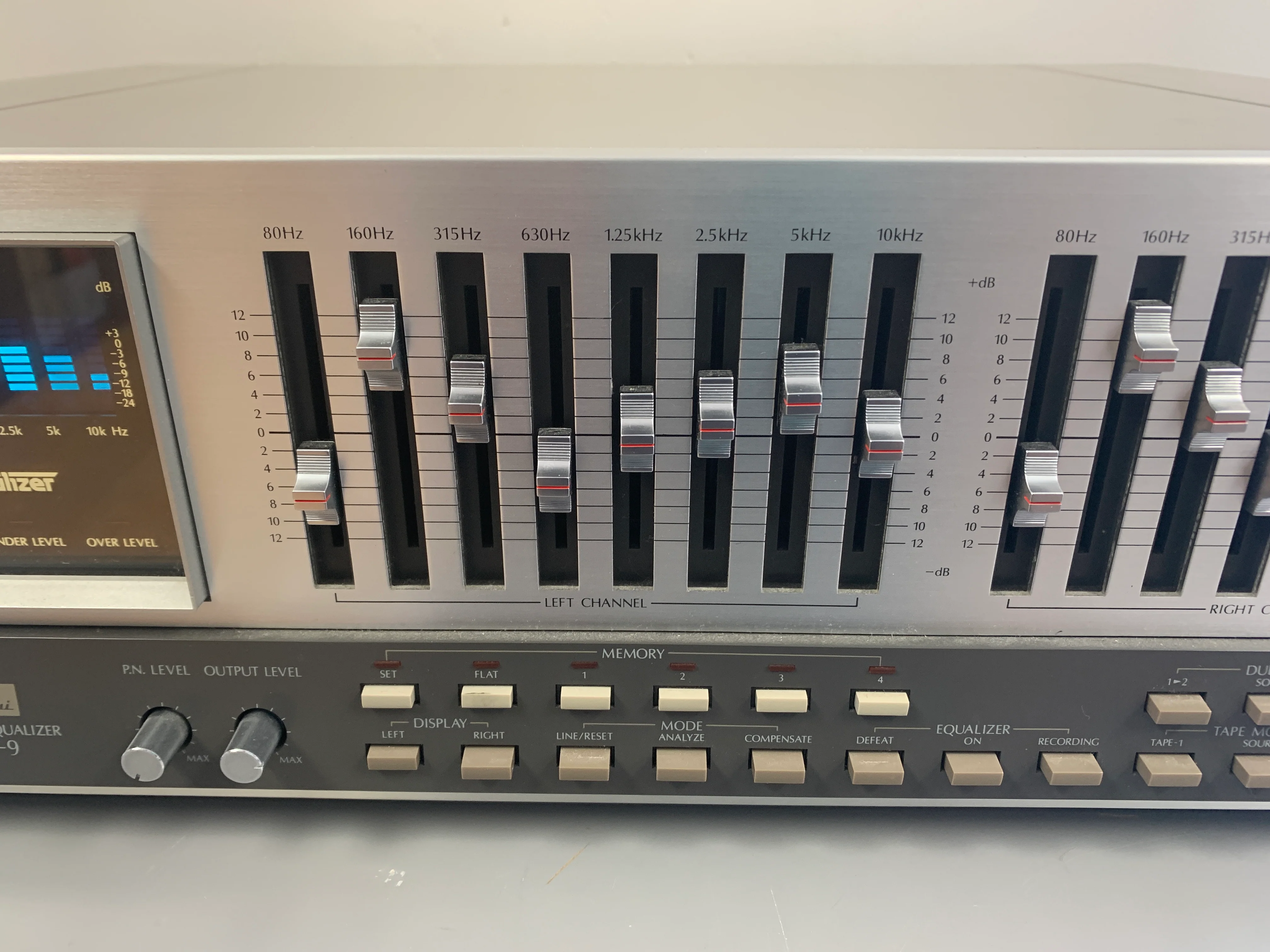 Sansui SE-9 Graphic Equalizer and Spectrum Analyzer * Technics RP-3800E Microphone - Image 4