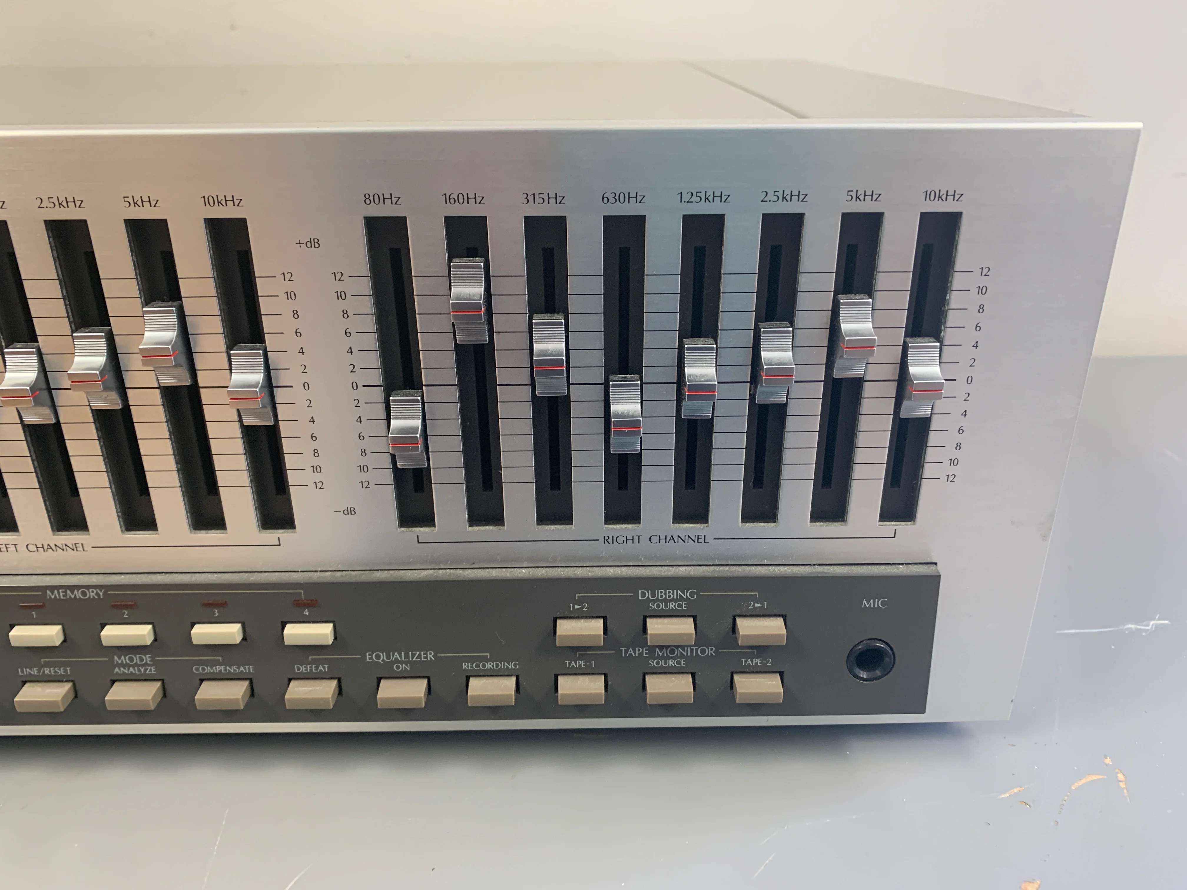 Sansui SE-9 Graphic Equalizer and Spectrum Analyzer * Technics RP-3800E Microphone - Image 5