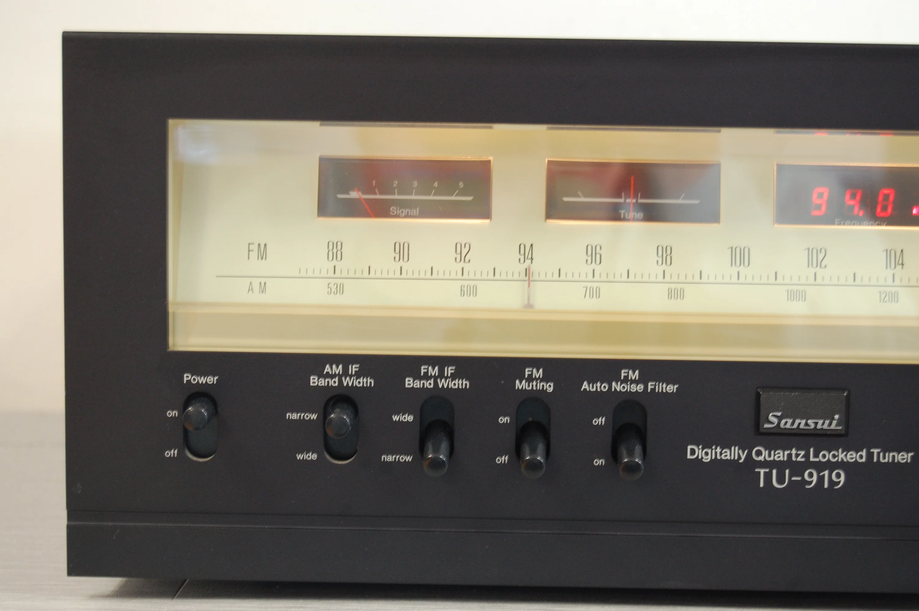 Sansui TU-919  Quartz Locked Stereo FM/AM Tuner (1979-80) - Image 3