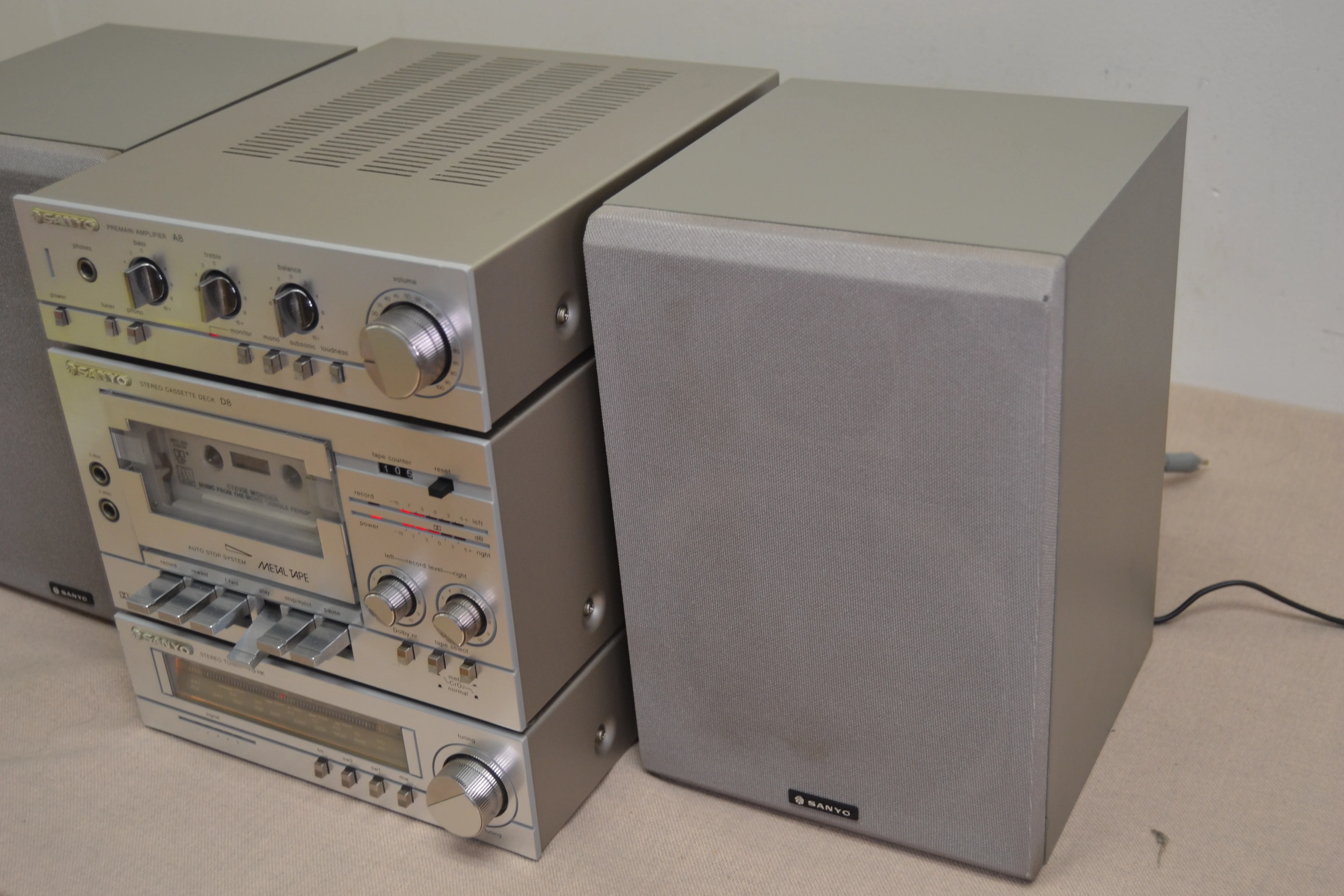 Sanyo Complete Mini Hi-Fi System * A8 Amp * D8 Cassette * T8 Tuner & Speakers - Image 6