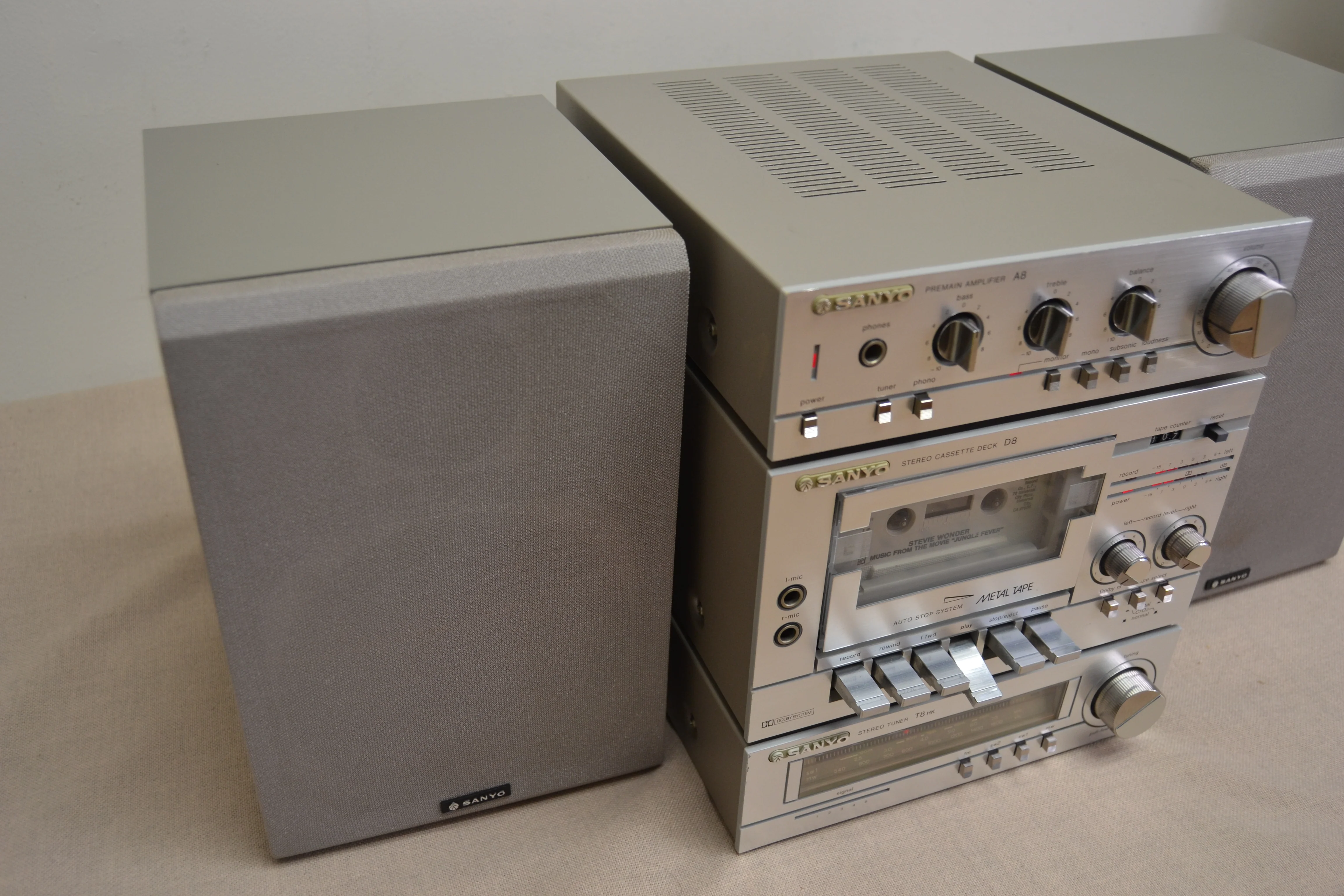 Sanyo Complete Mini Hi-Fi System * A8 Amp * D8 Cassette * T8 Tuner & Speakers - Image 7