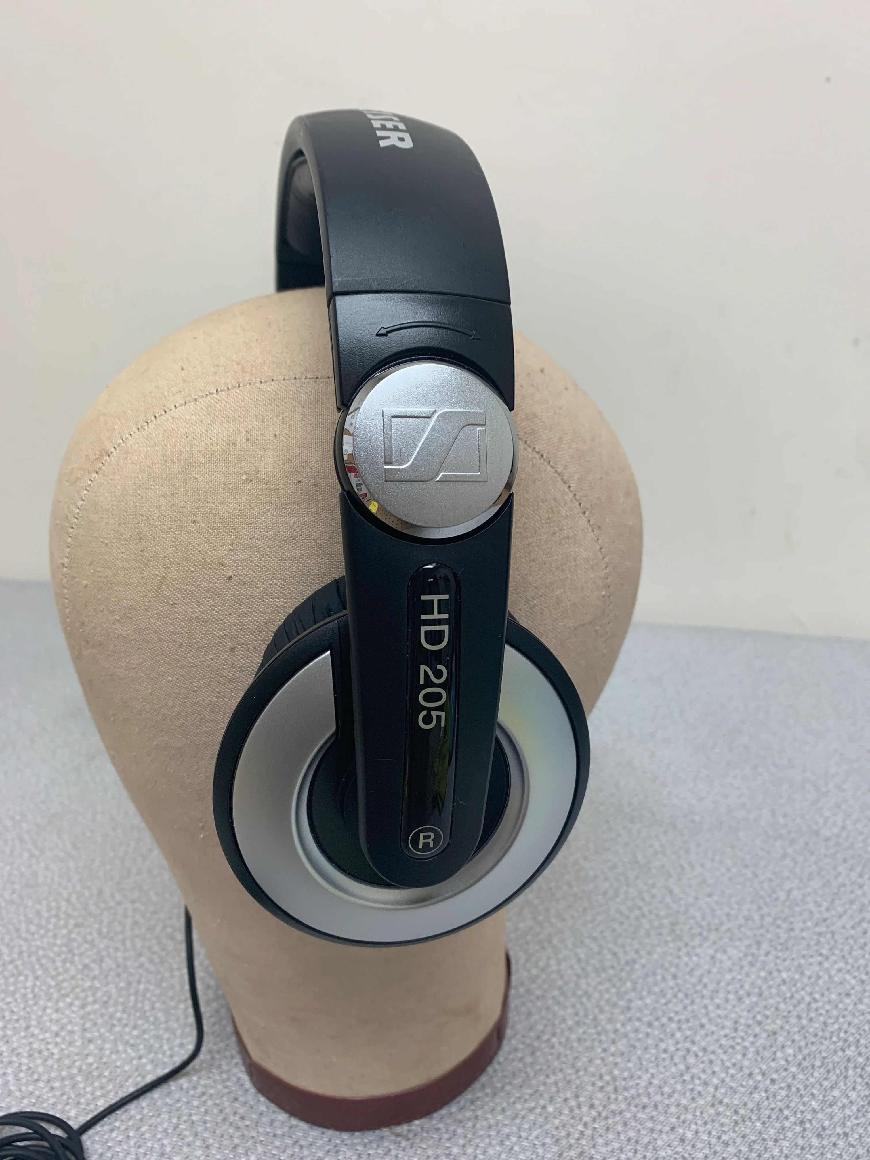 Sennheiser HD 205 Over Ear Headphones - Image 3