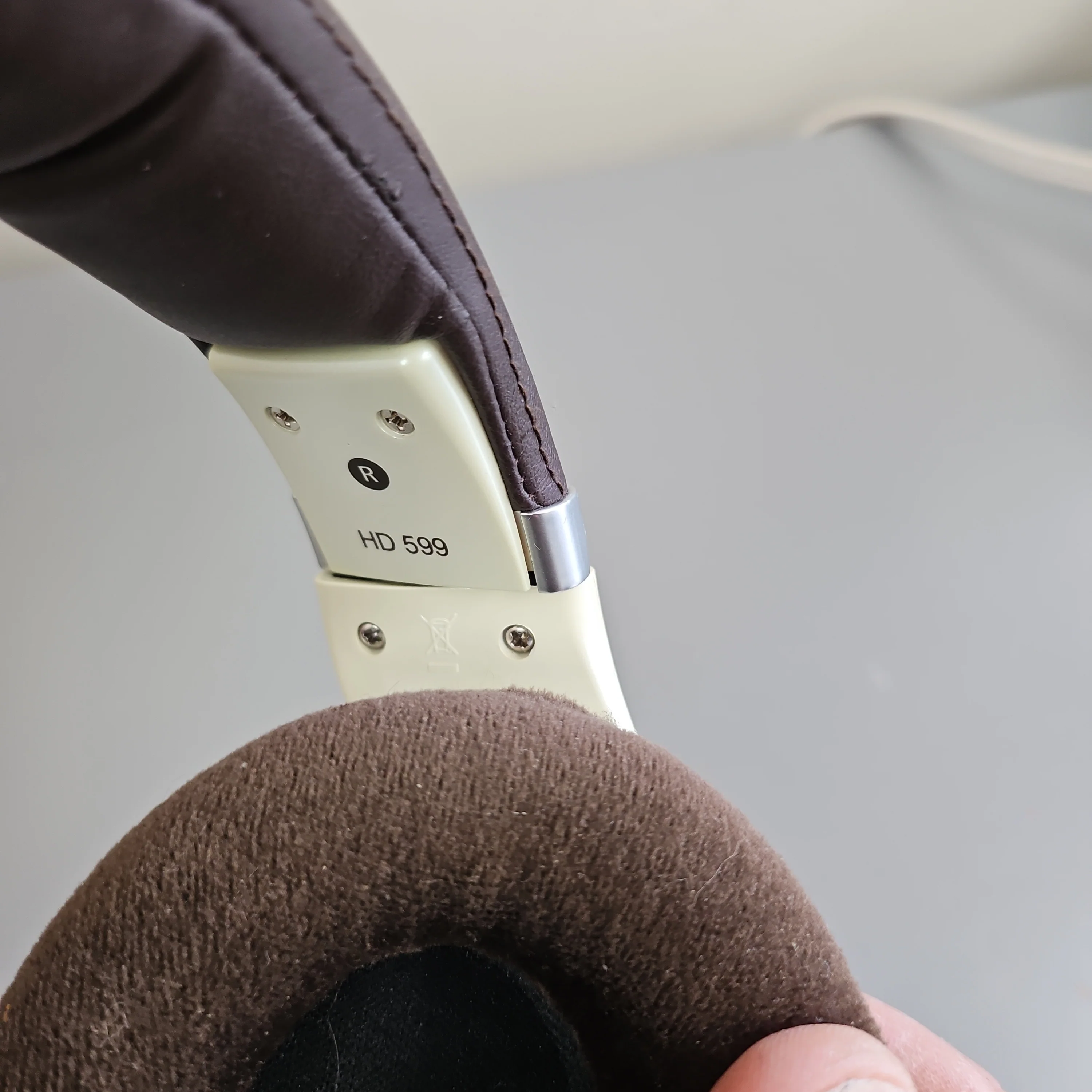Sennheiser Over the Ear Wired Audiophile Headphones HD 599 - Image 10