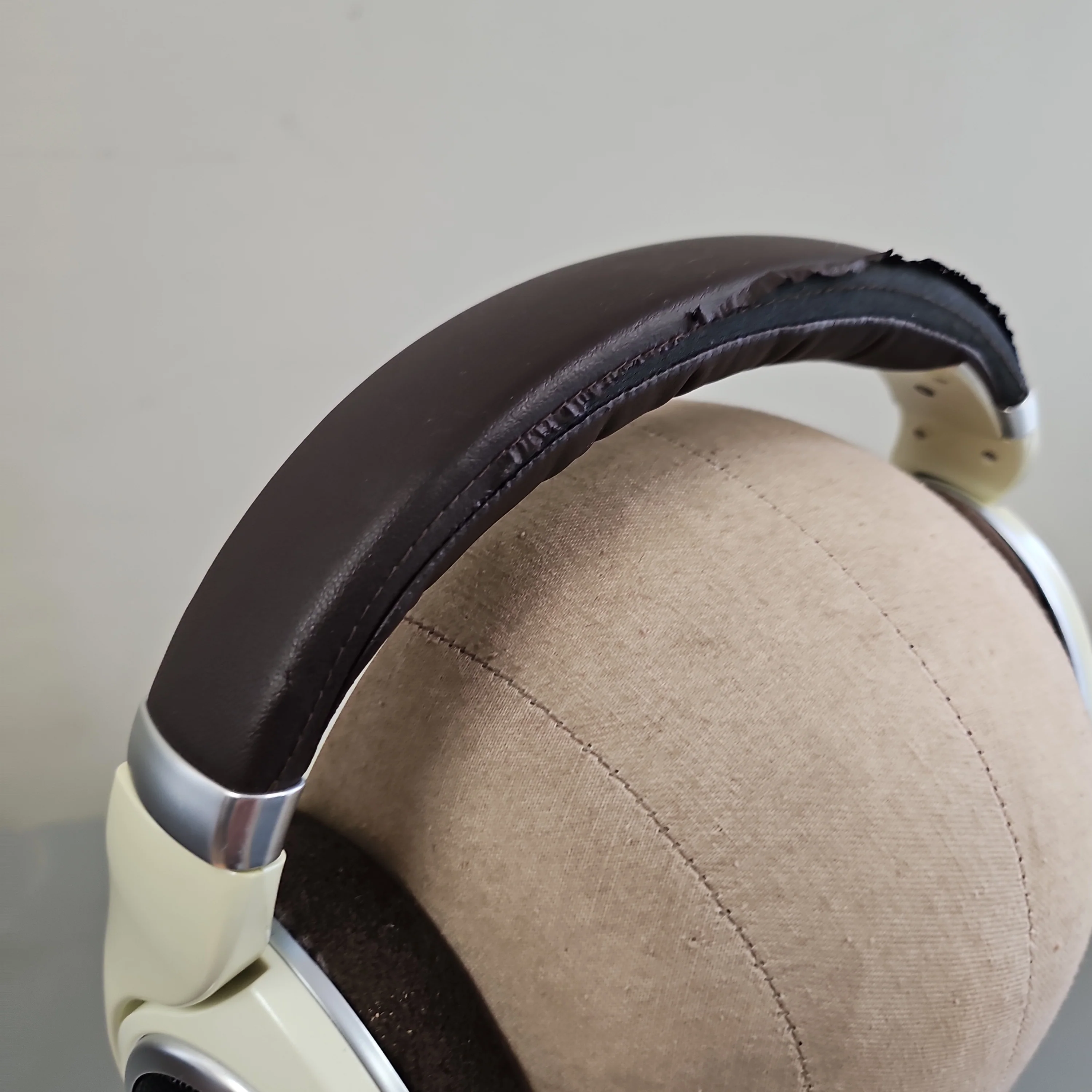 Sennheiser Over the Ear Wired Audiophile Headphones HD 599 - Image 3