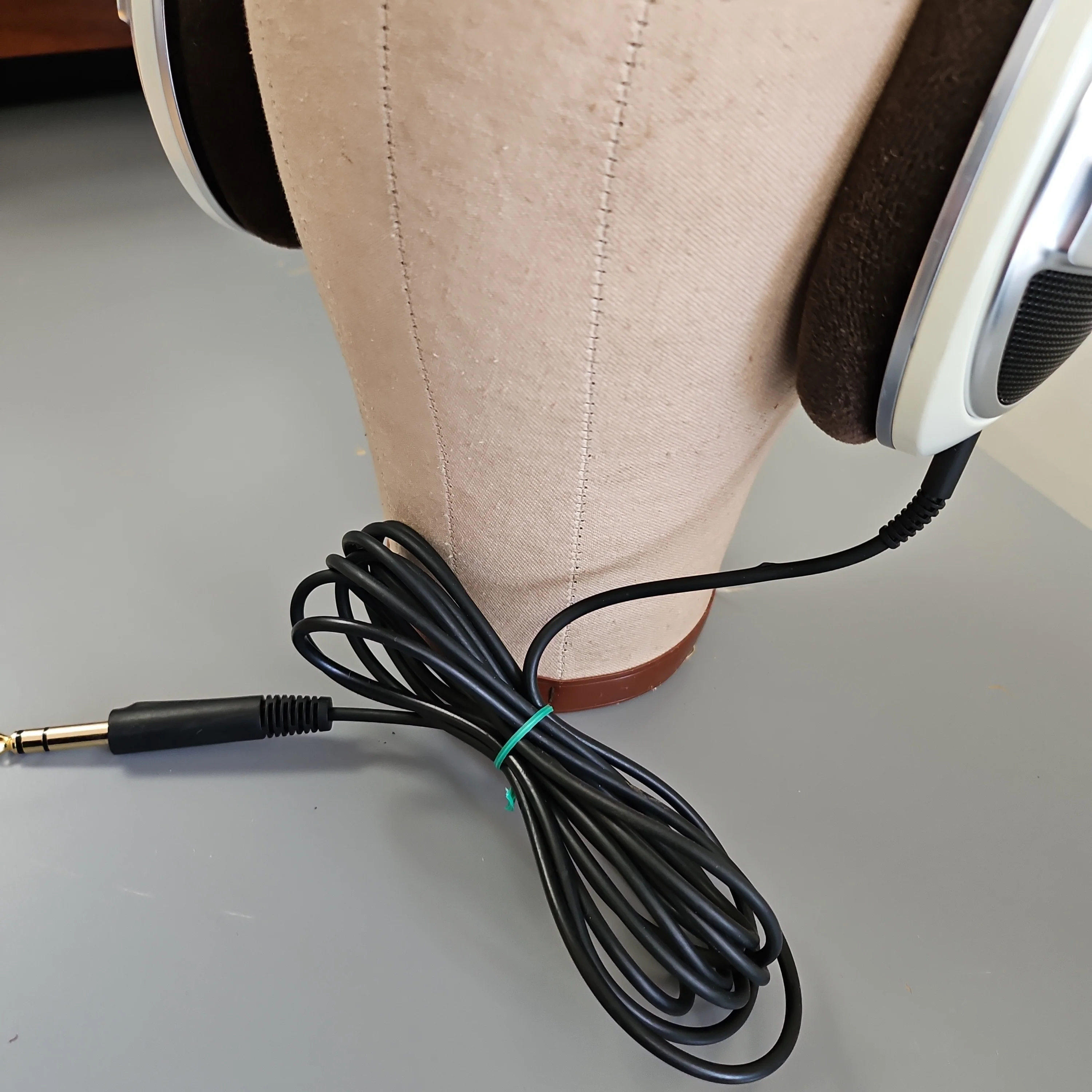 Sennheiser Over the Ear Wired Audiophile Headphones HD 599 - Image 5