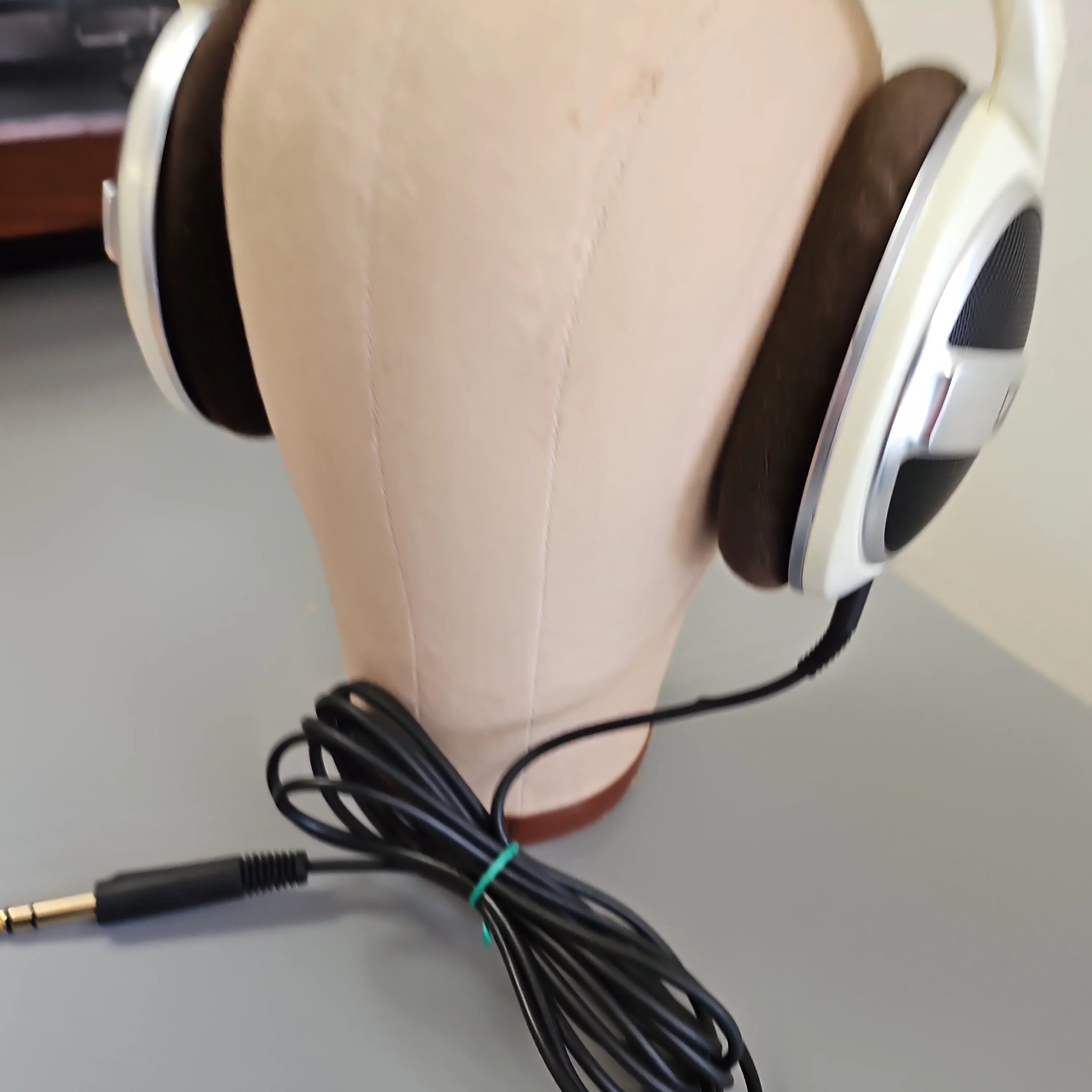 Sennheiser Over the Ear Wired Audiophile Headphones HD 599 - Image 6