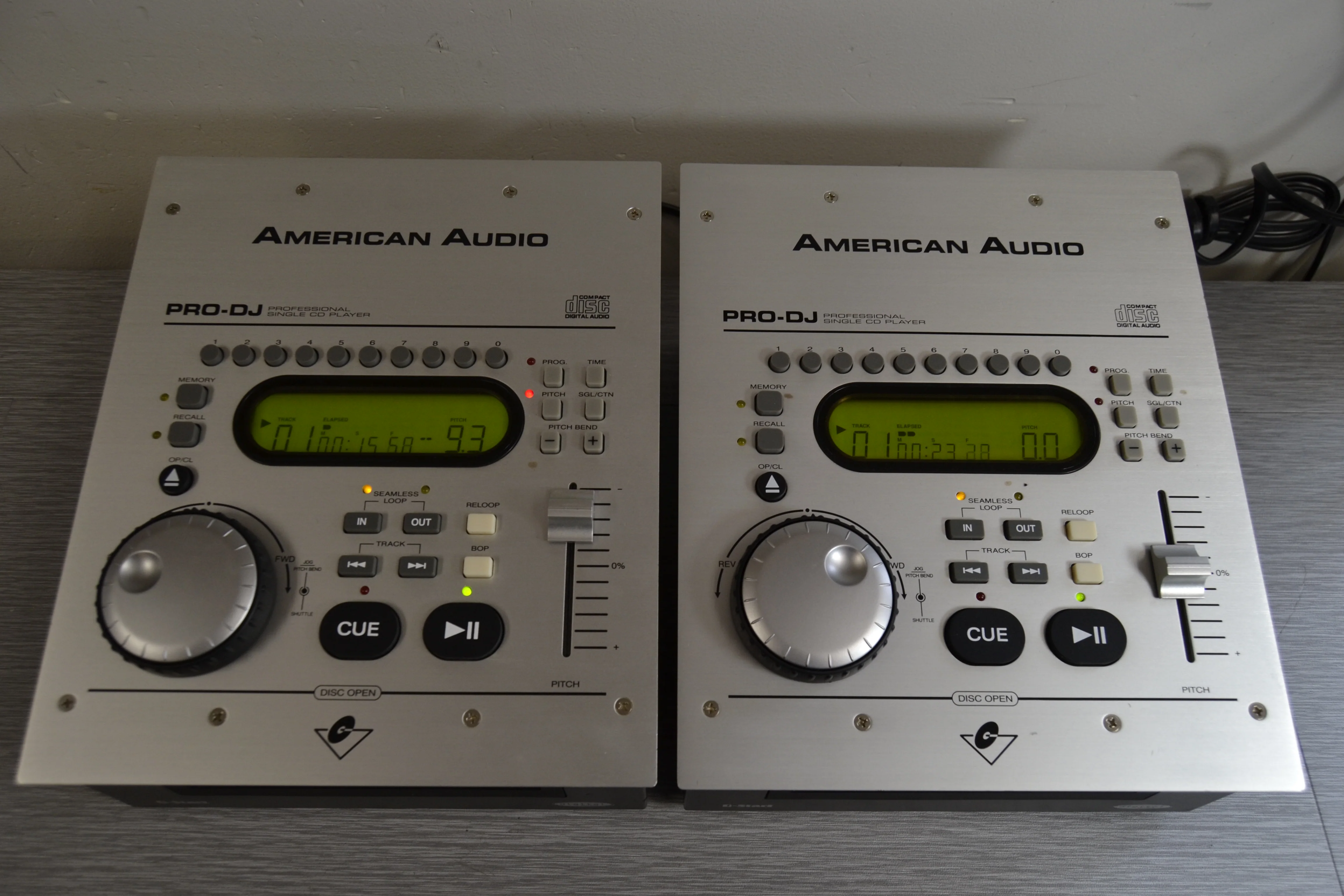 Set of 2 American Audio PRO DJ Single CD Players - Image 3