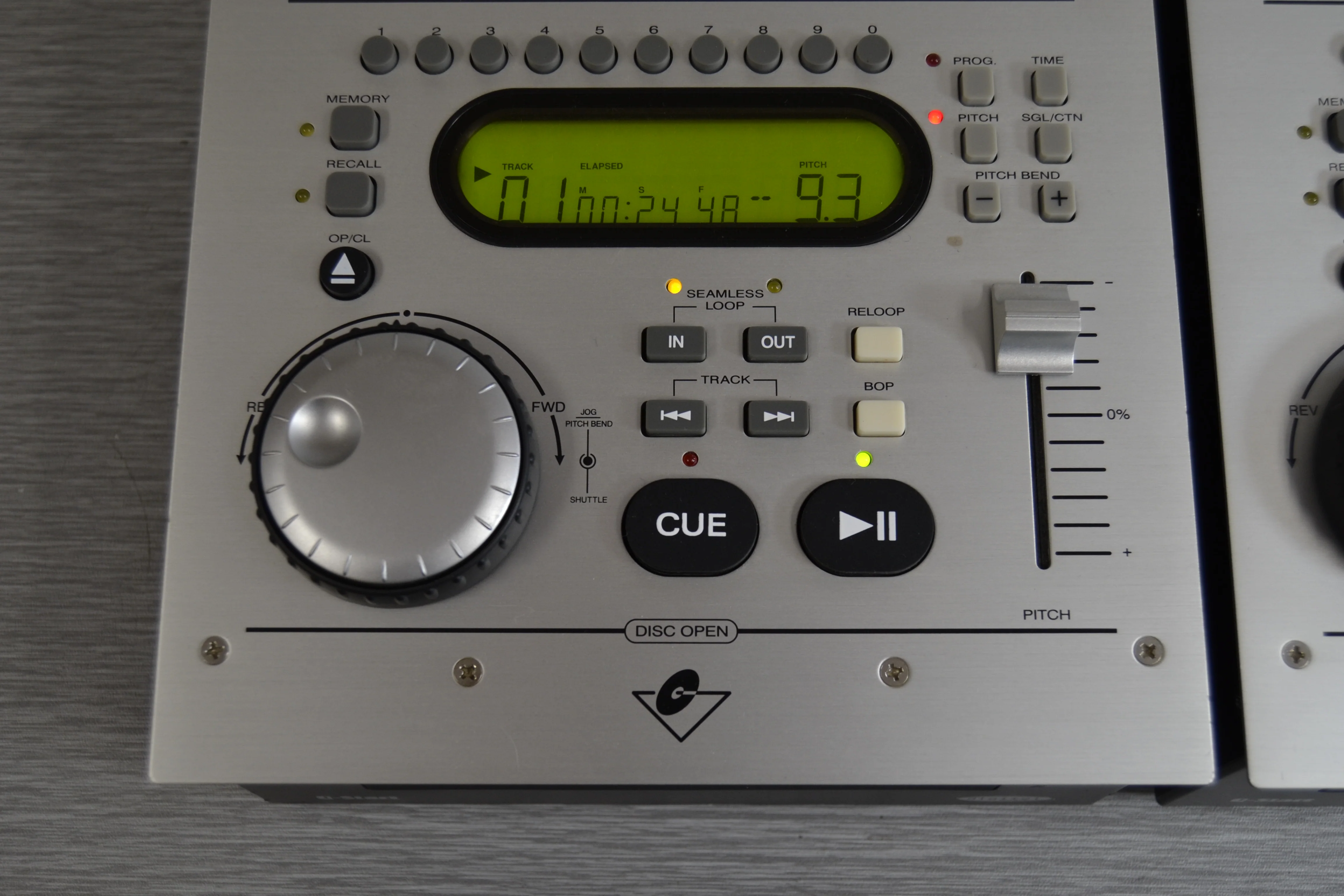 Set of 2 American Audio PRO DJ Single CD Players - Image 6