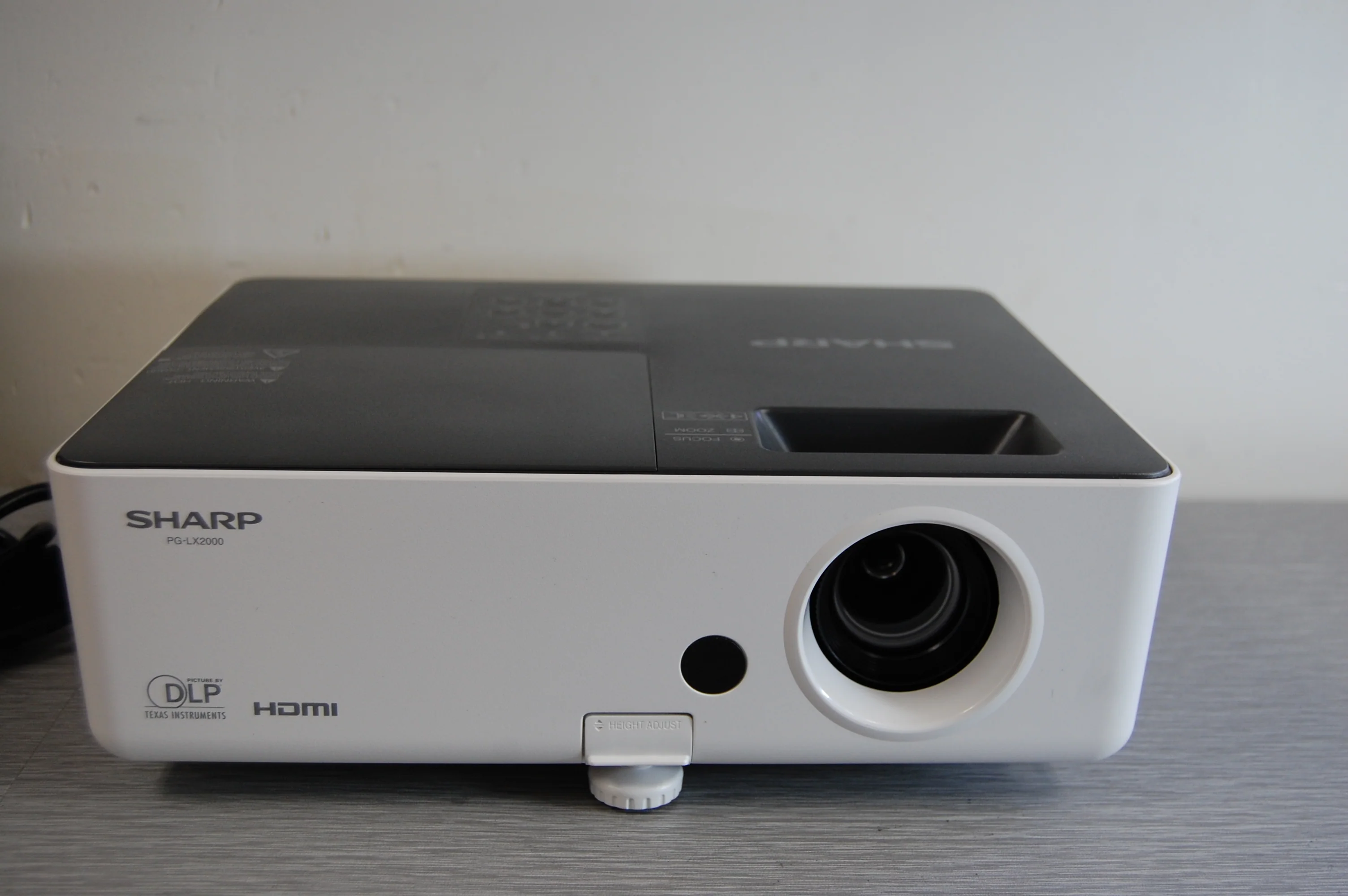 Sharp PG-LX2000 Video Projector * NEW Lamp * HDMI * Cables * Bag - Image 10