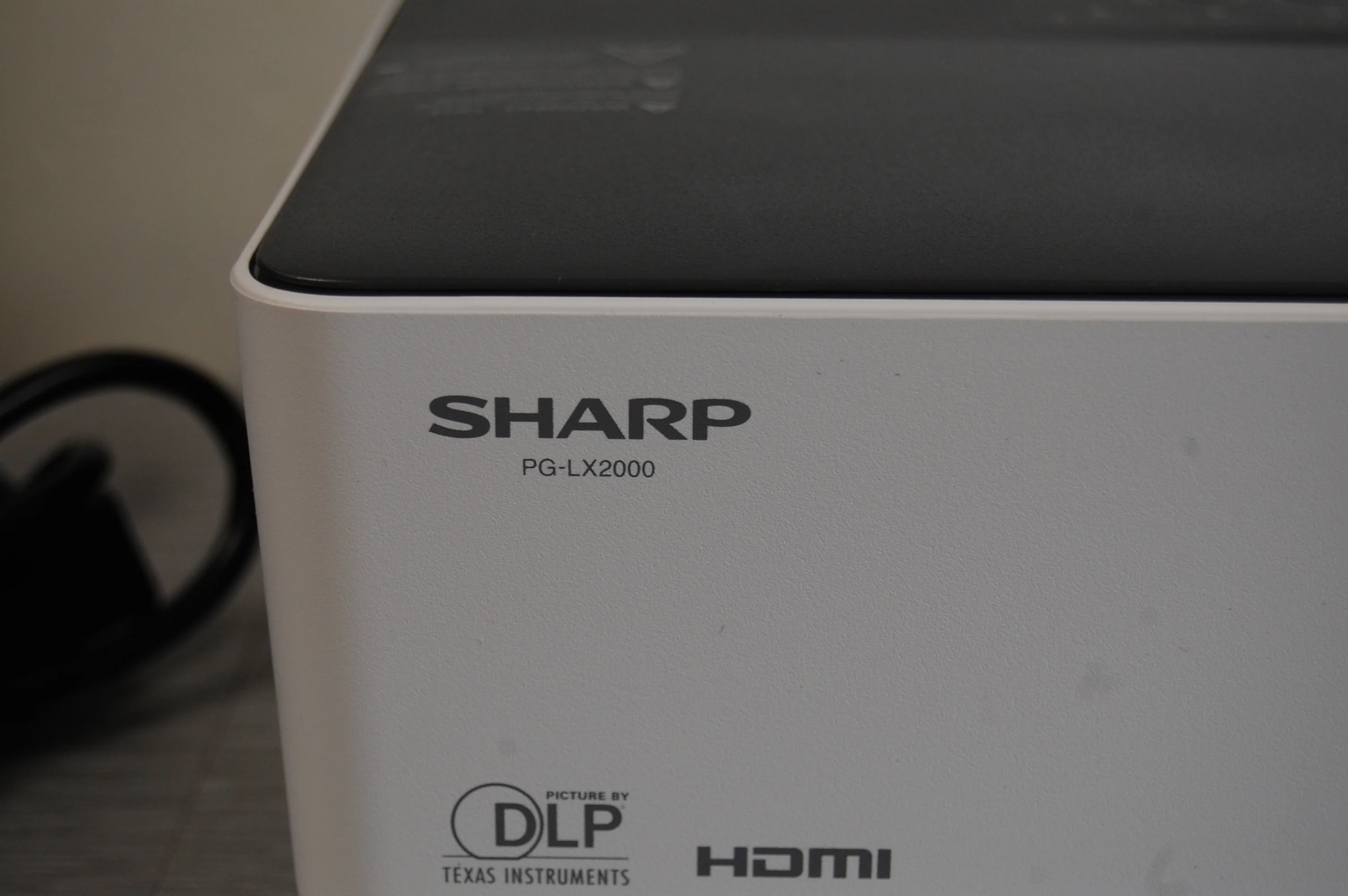 Sharp PG-LX2000 Video Projector * NEW Lamp * HDMI * Cables * Bag - Image 11