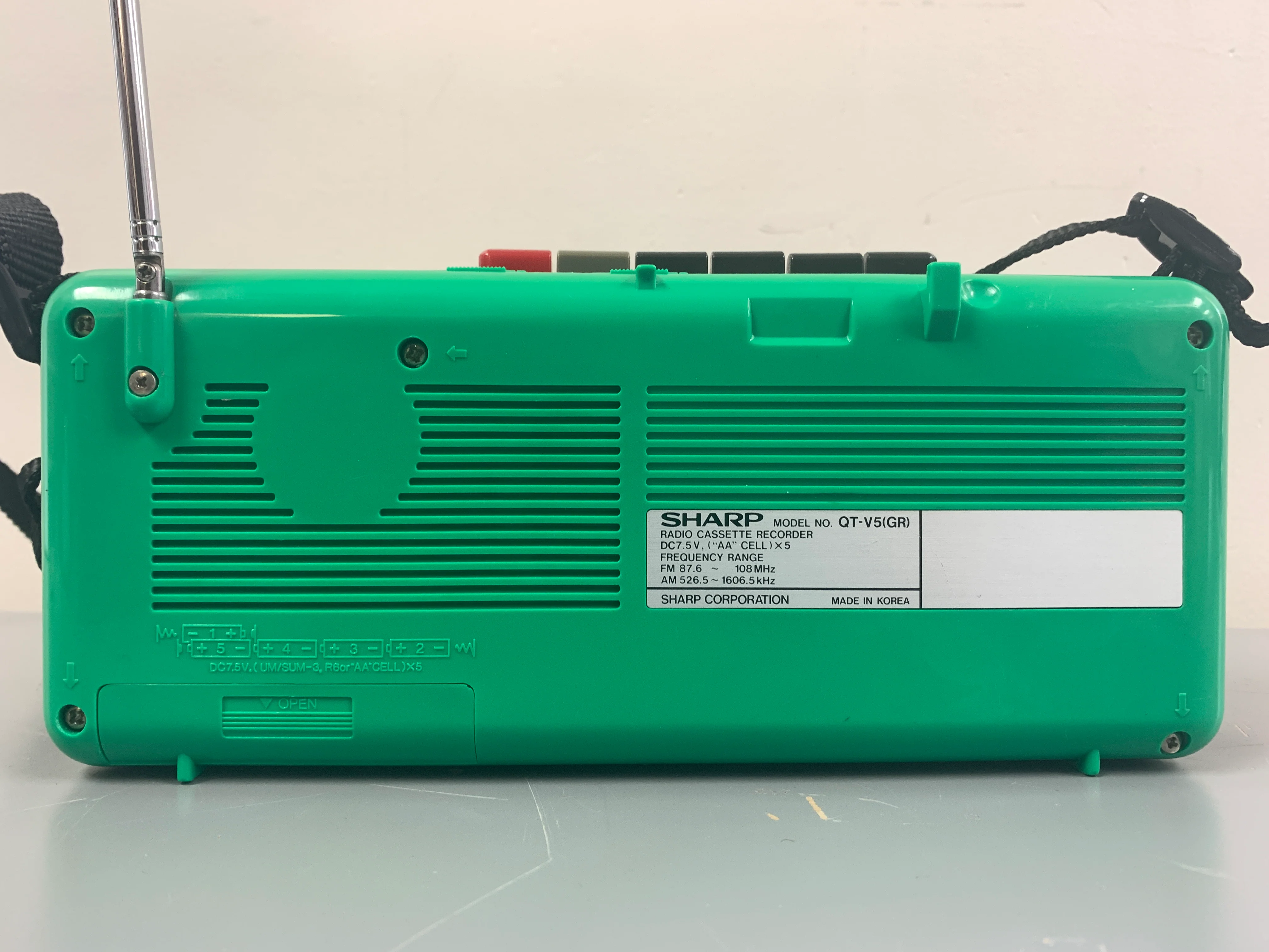 Sharp QT-V5 Portable Radio and Cassette - Image 4