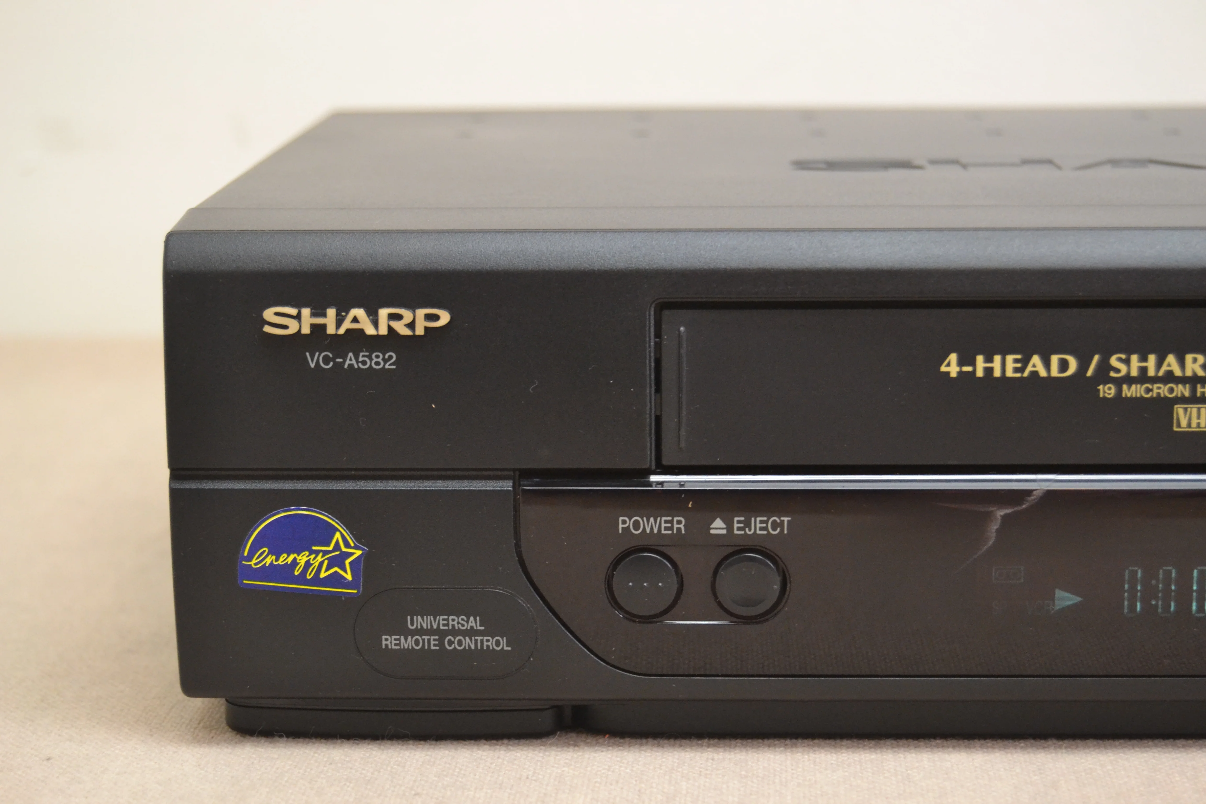 Sharp VCA-582U Video Cassette Recorder - Image 2