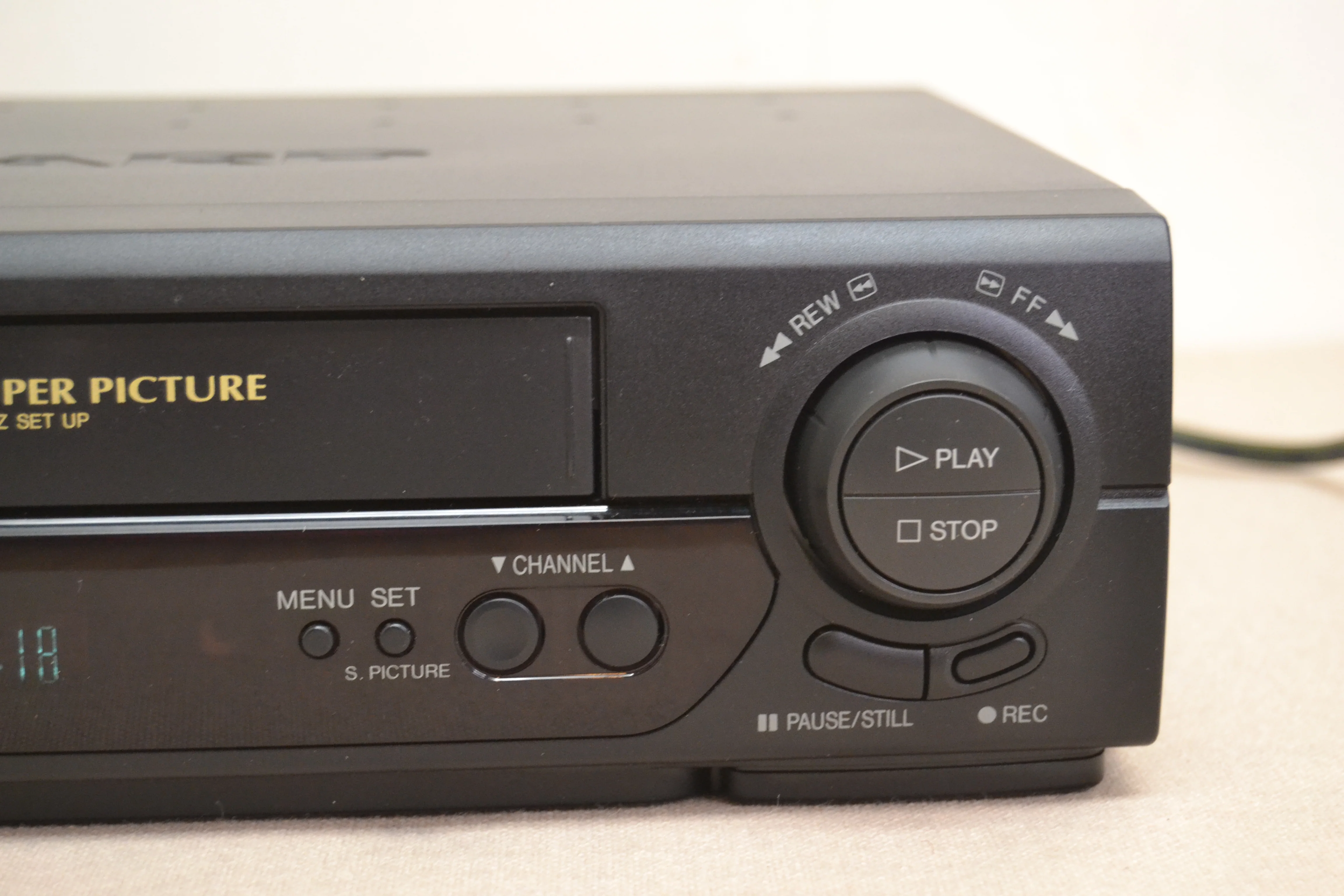 Sharp VCA-582U Video Cassette Recorder - Image 4