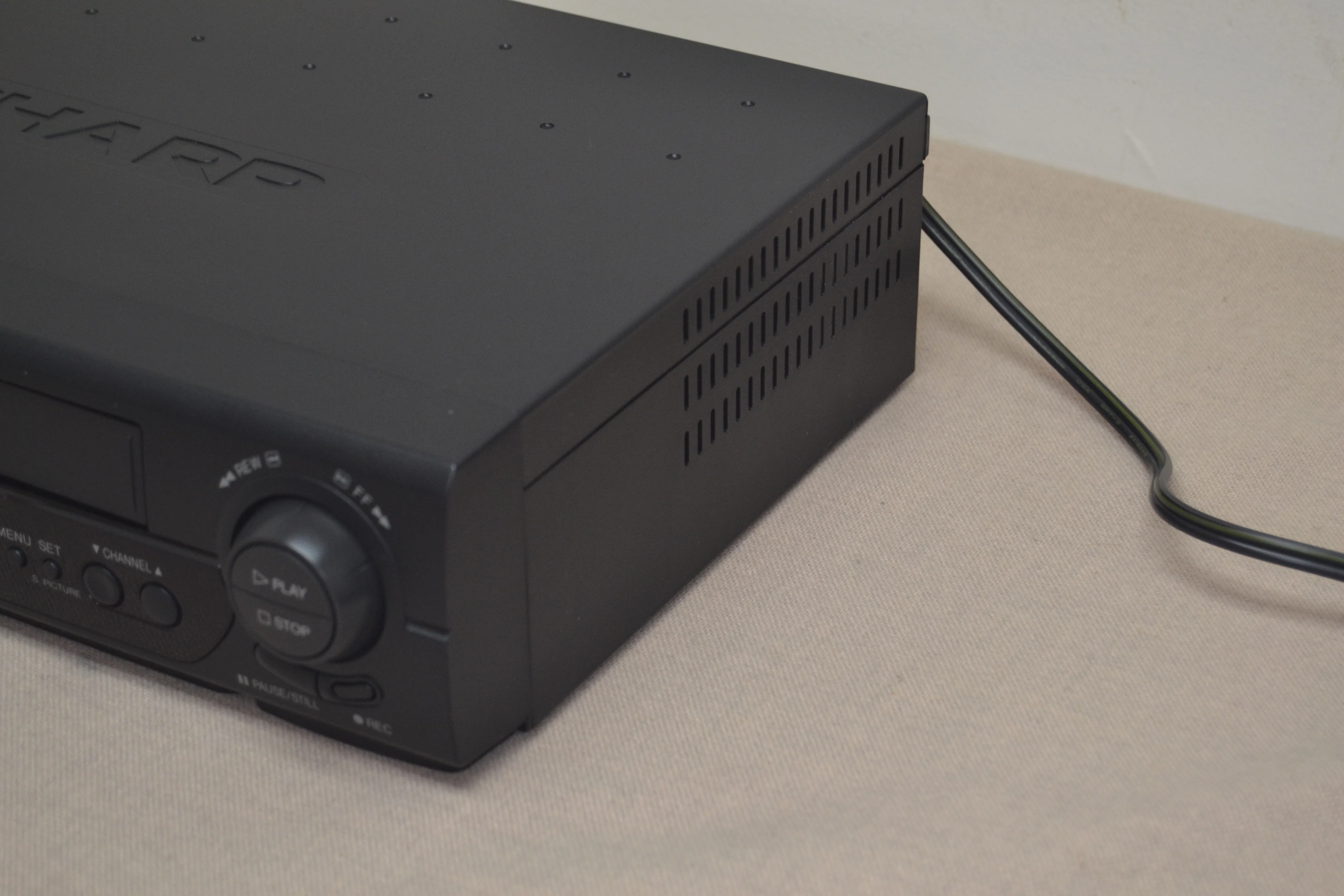 Sharp VCA-582U Video Cassette Recorder - Image 7