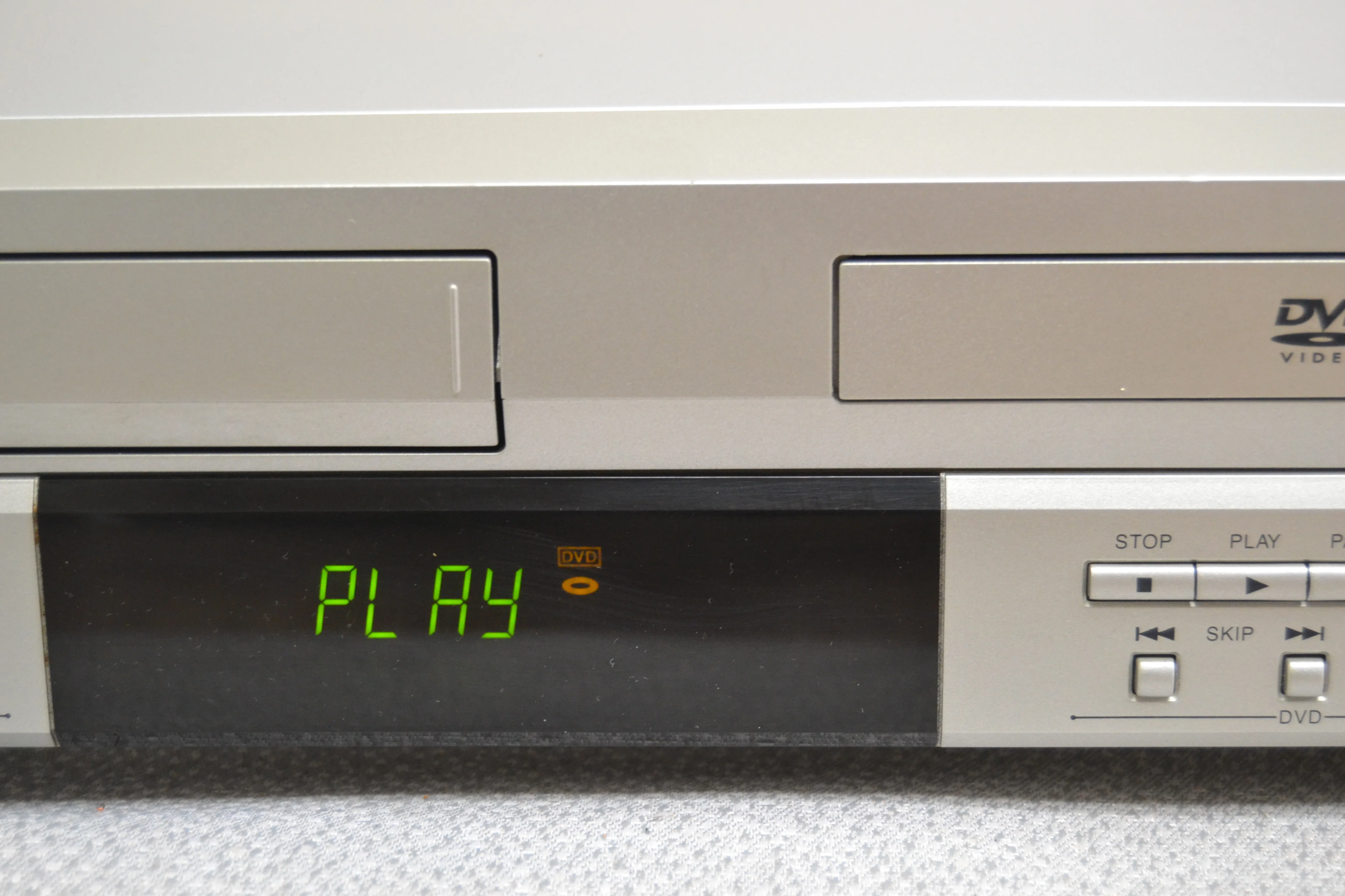 Shop all Panasonic Panasonic PV-D4743 Combination progressive-scan DVD/CD player + HiFi VCR (Silver) * Remote - Image 3