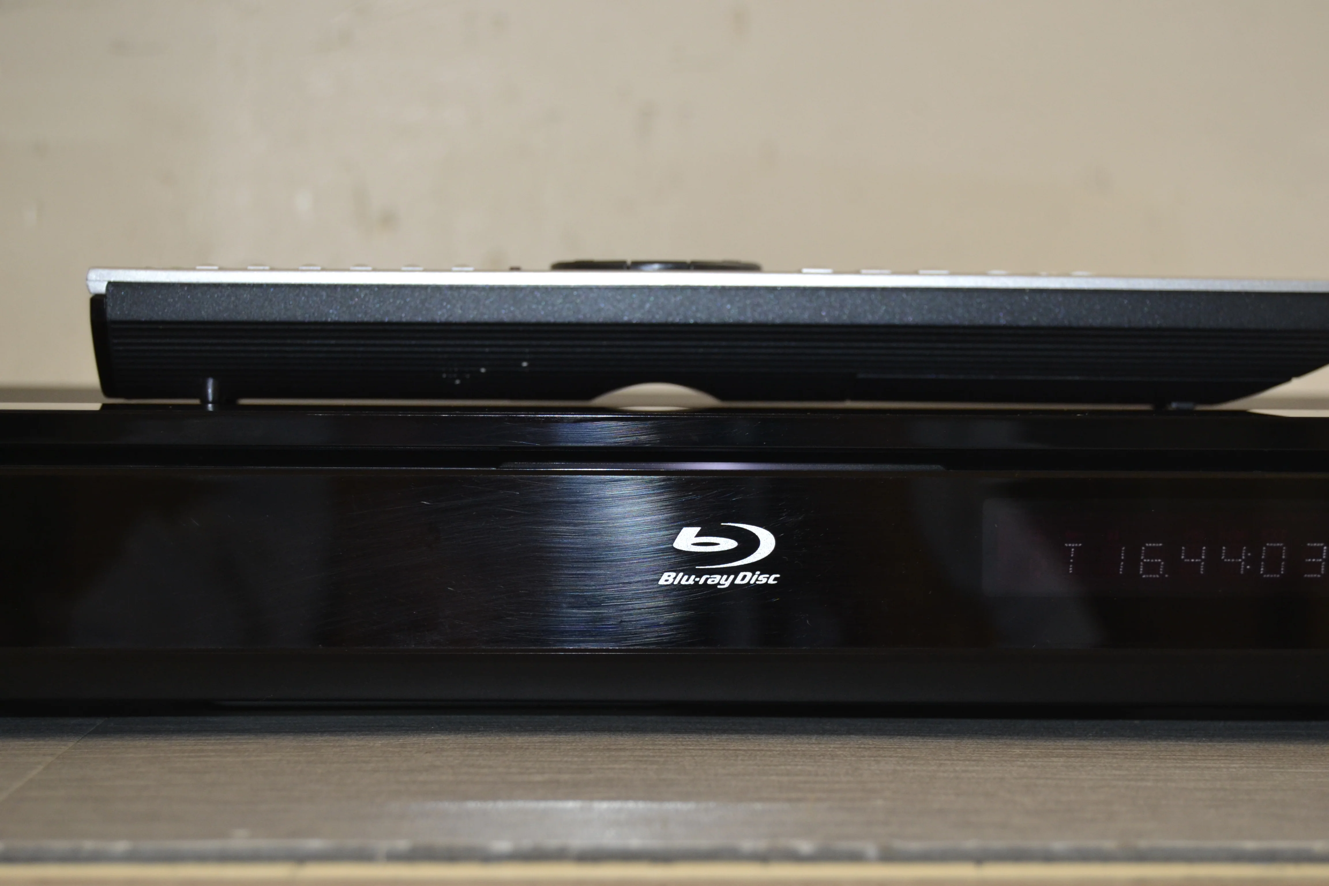 Sony BDP-BX2 BluRay/DVD/CD Player * Remote - Image 4