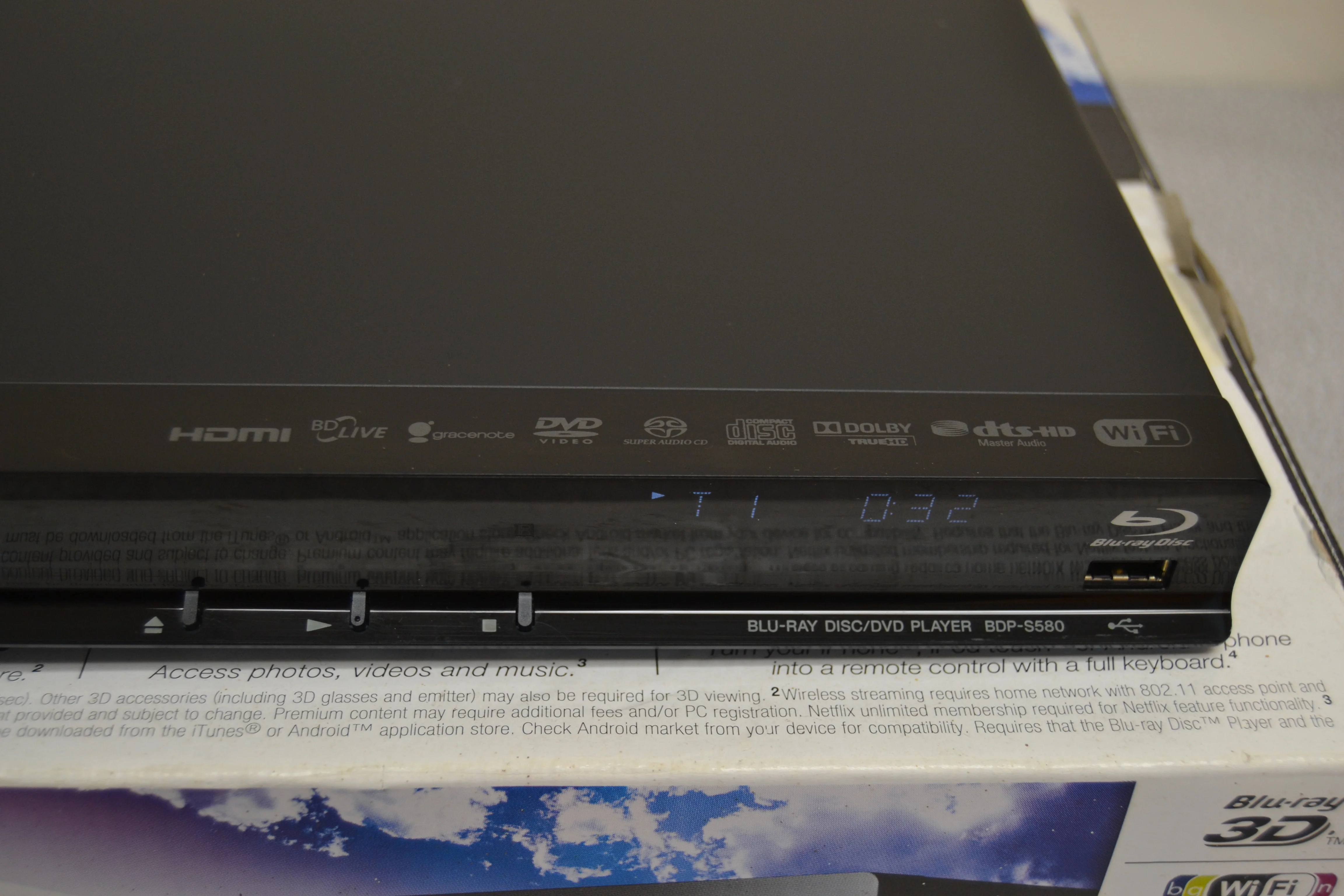 Sony BDP-S580 3D Blu-ray player with Wi-Fi® * Box * Remote * Manual - Image 11