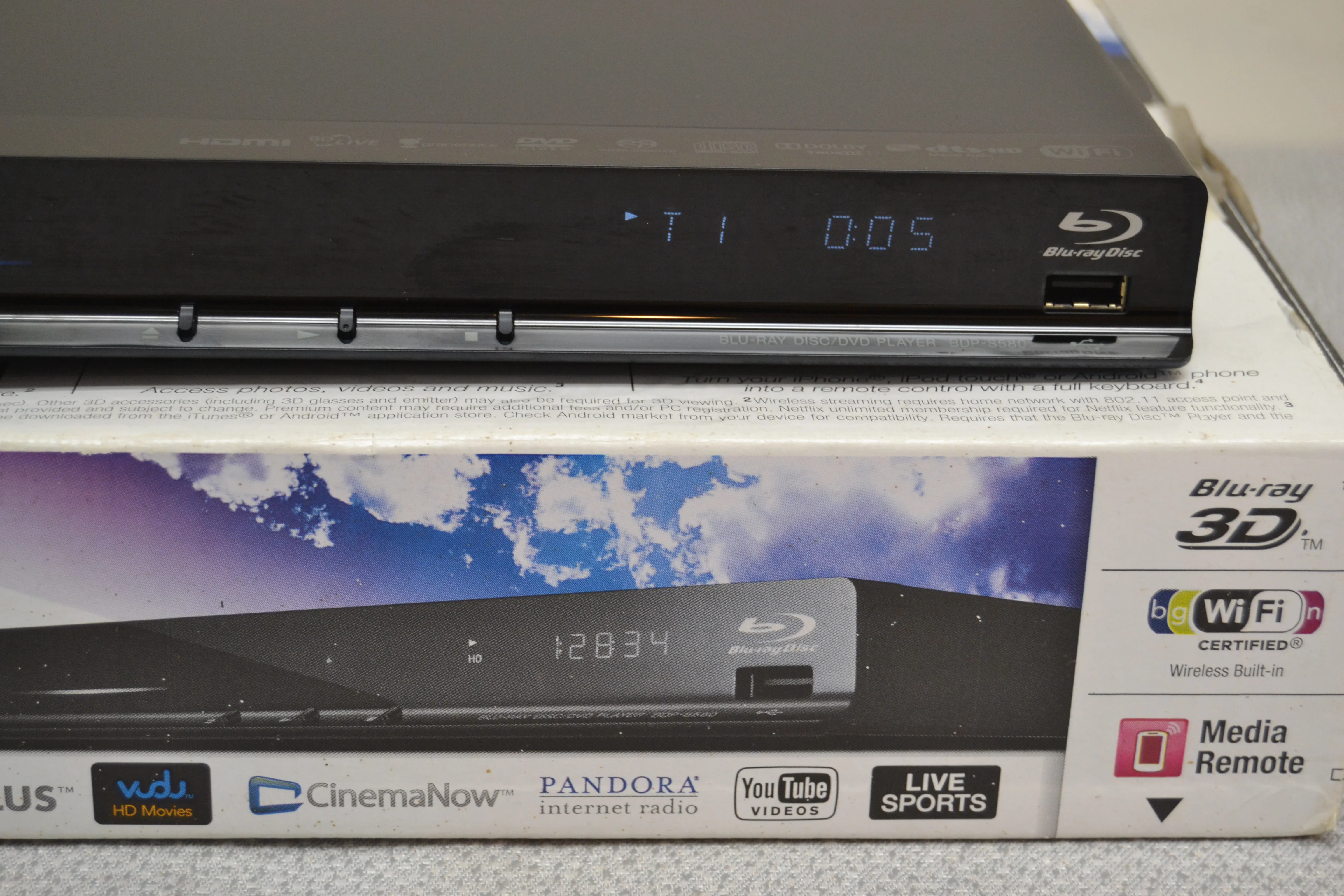 Sony BDP-S580 3D Blu-ray player with Wi-Fi® * Box * Remote * Manual - Image 4