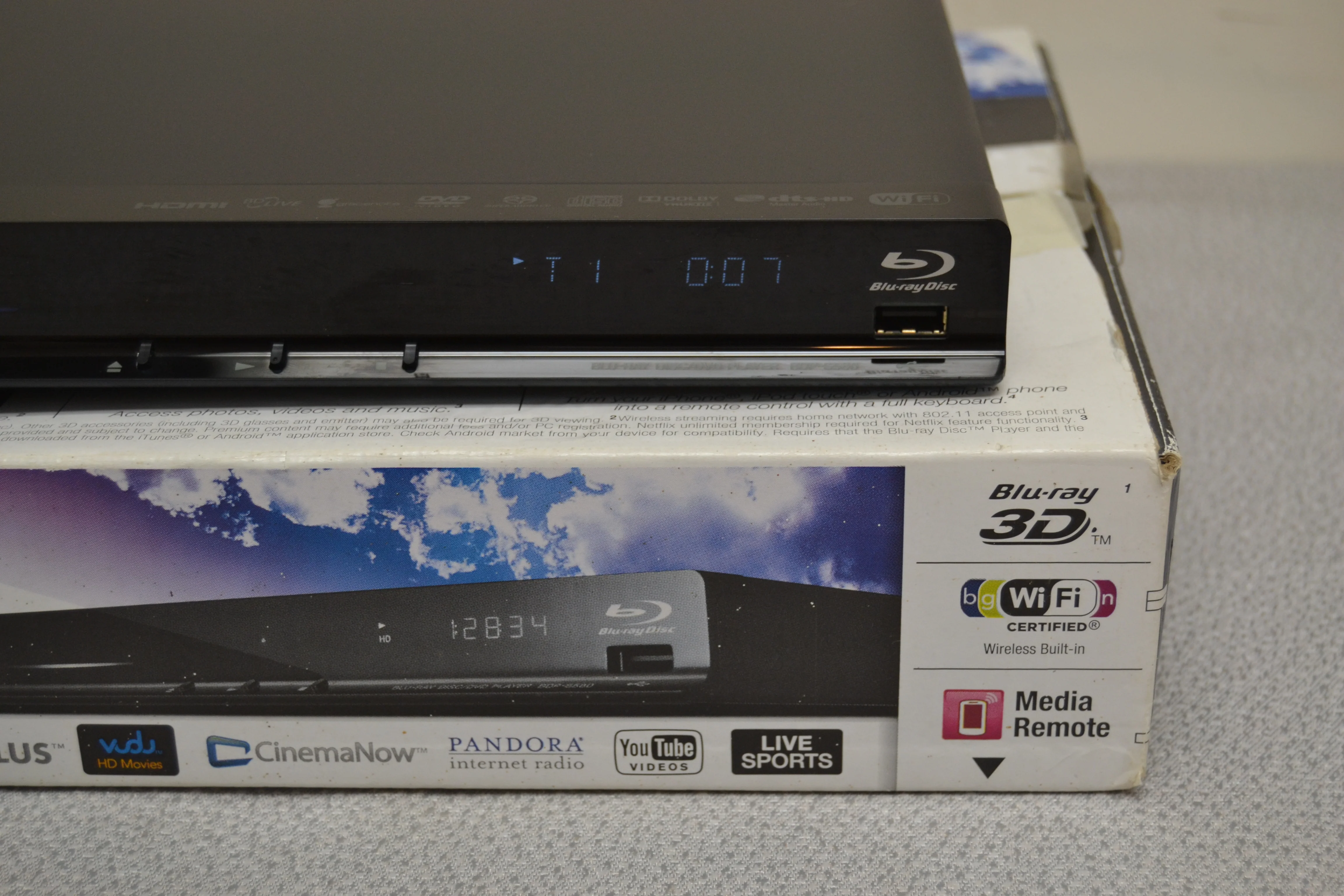 Sony BDP-S580 3D Blu-ray player with Wi-Fi® * Box * Remote * Manual - Image 5