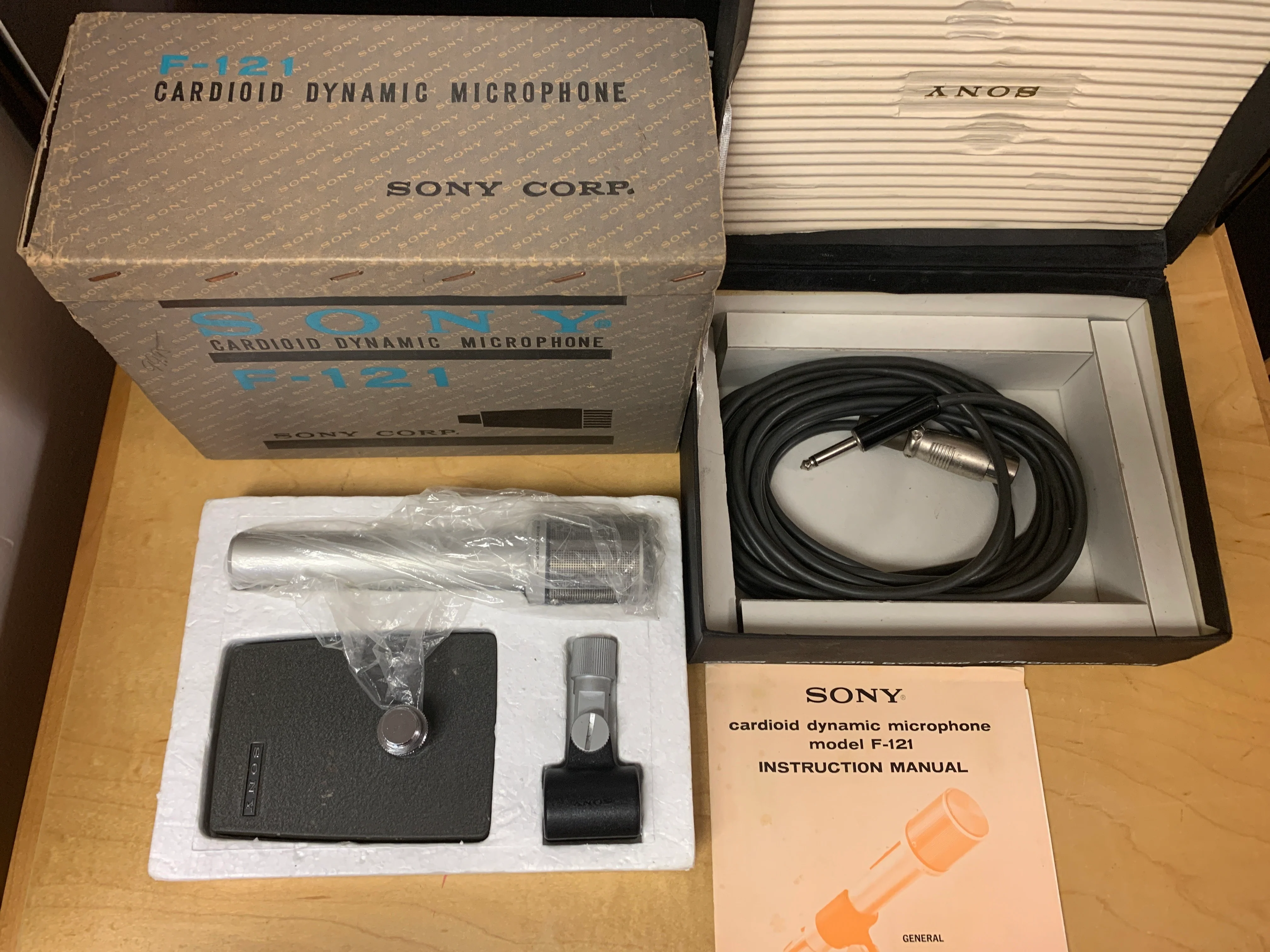 Sony Cardiod Dynamic Microphone F-121 w/ Box & Accessories - Image 2