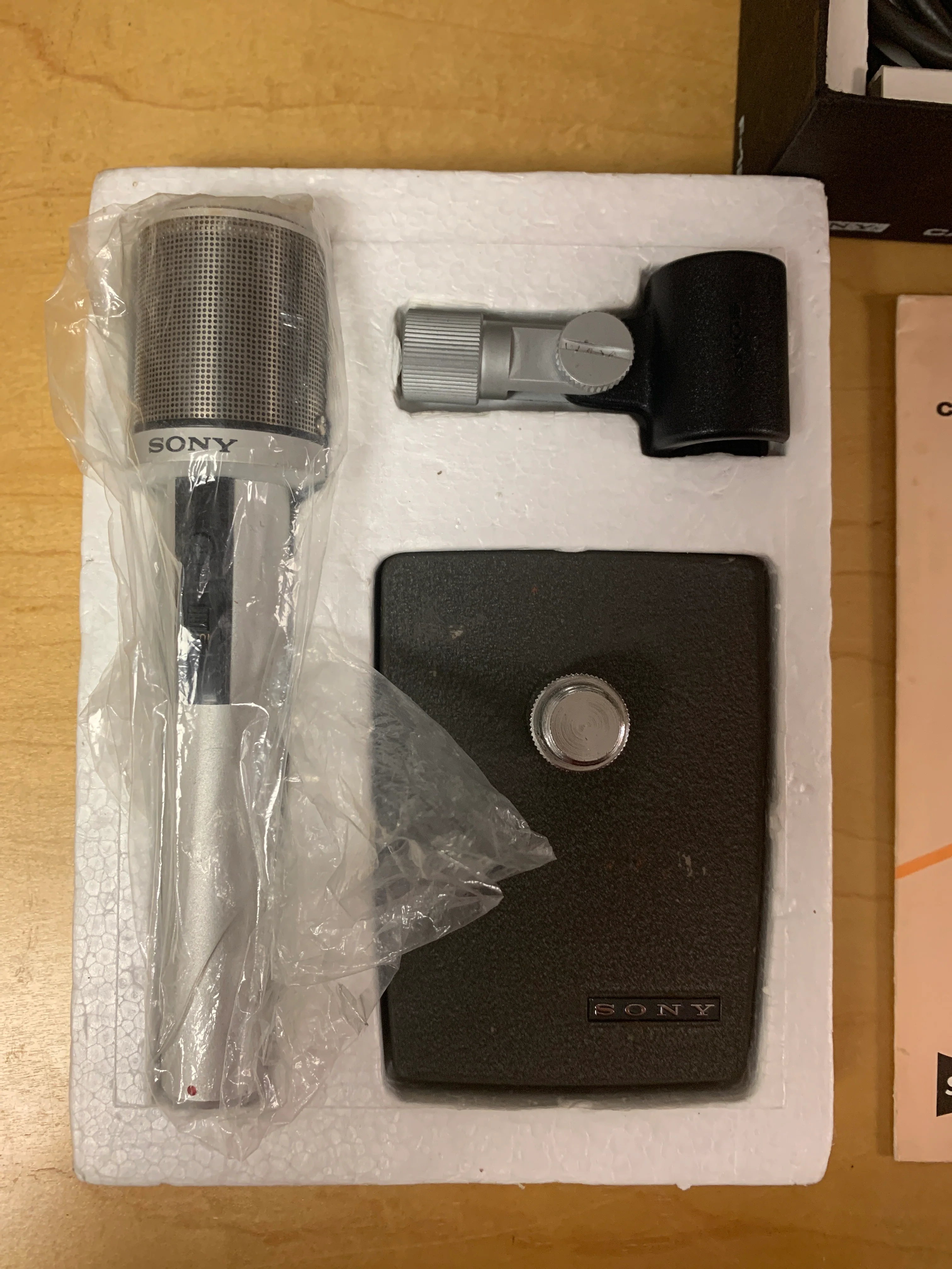 Sony Cardiod Dynamic Microphone F-121 w/ Box & Accessories - Image 3