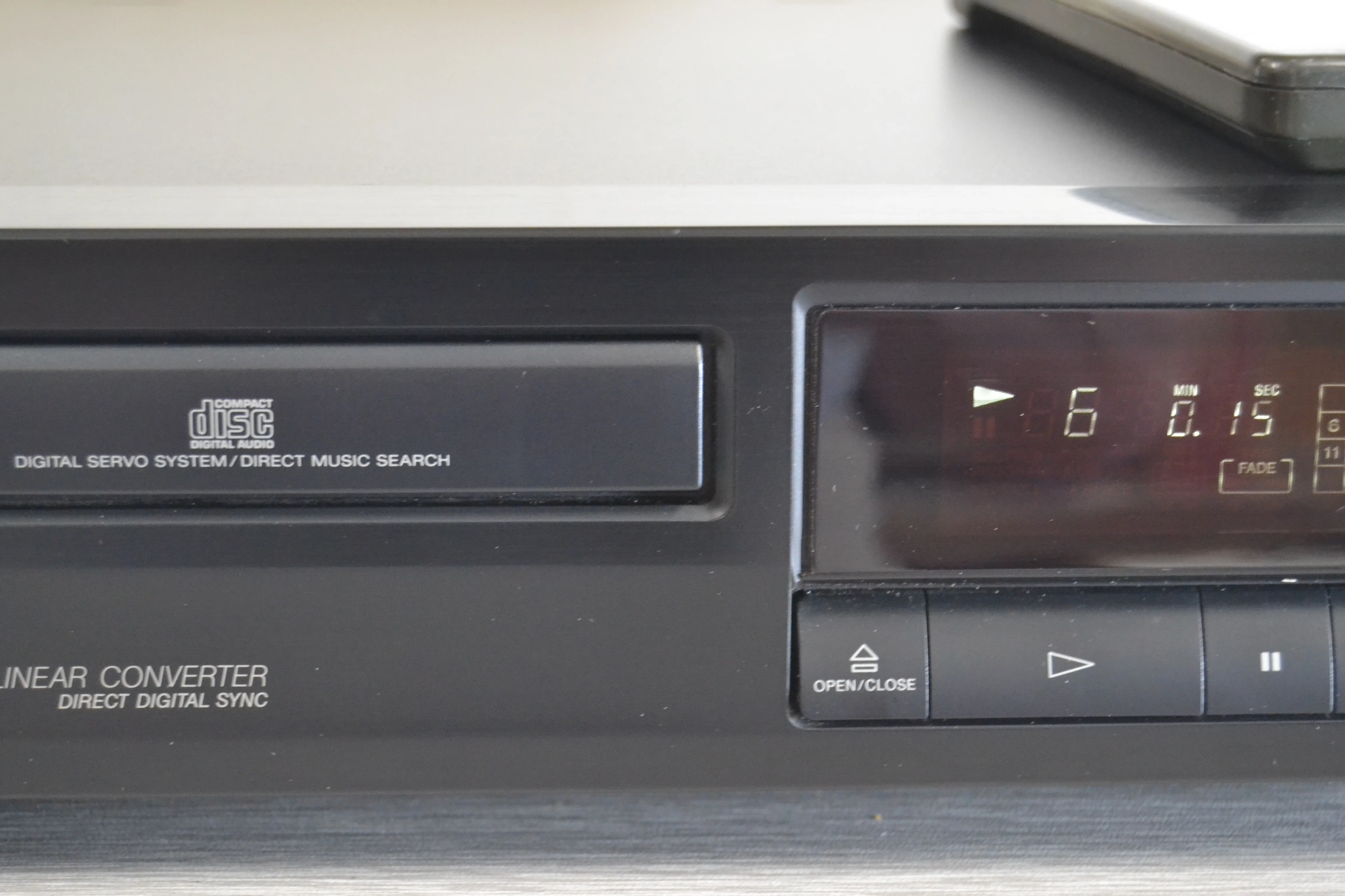 Sony CDP-211 Single CD Player * Remote - Image 3