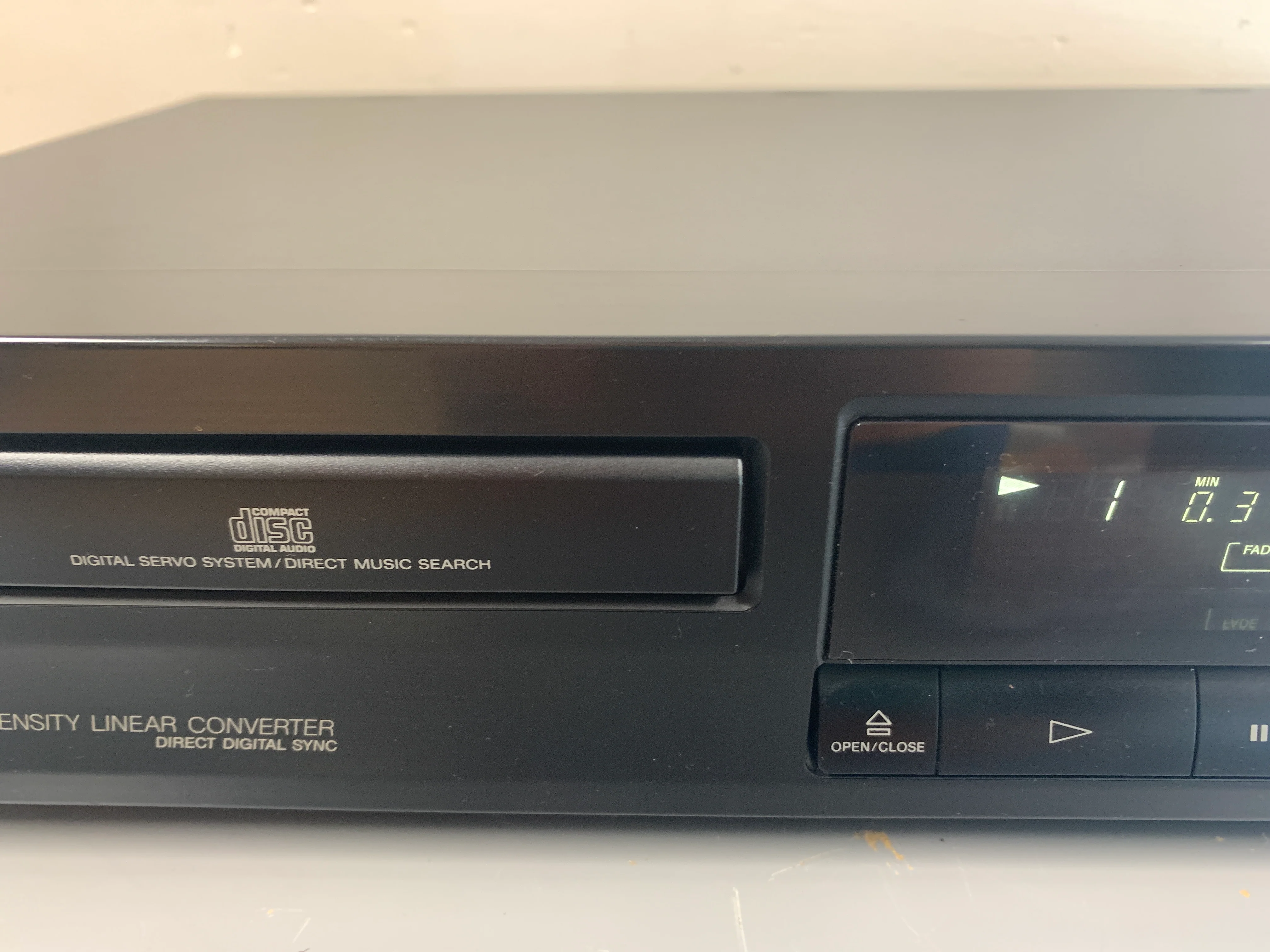 Sony CDP-211 Single Compact Disc Player - Image 3