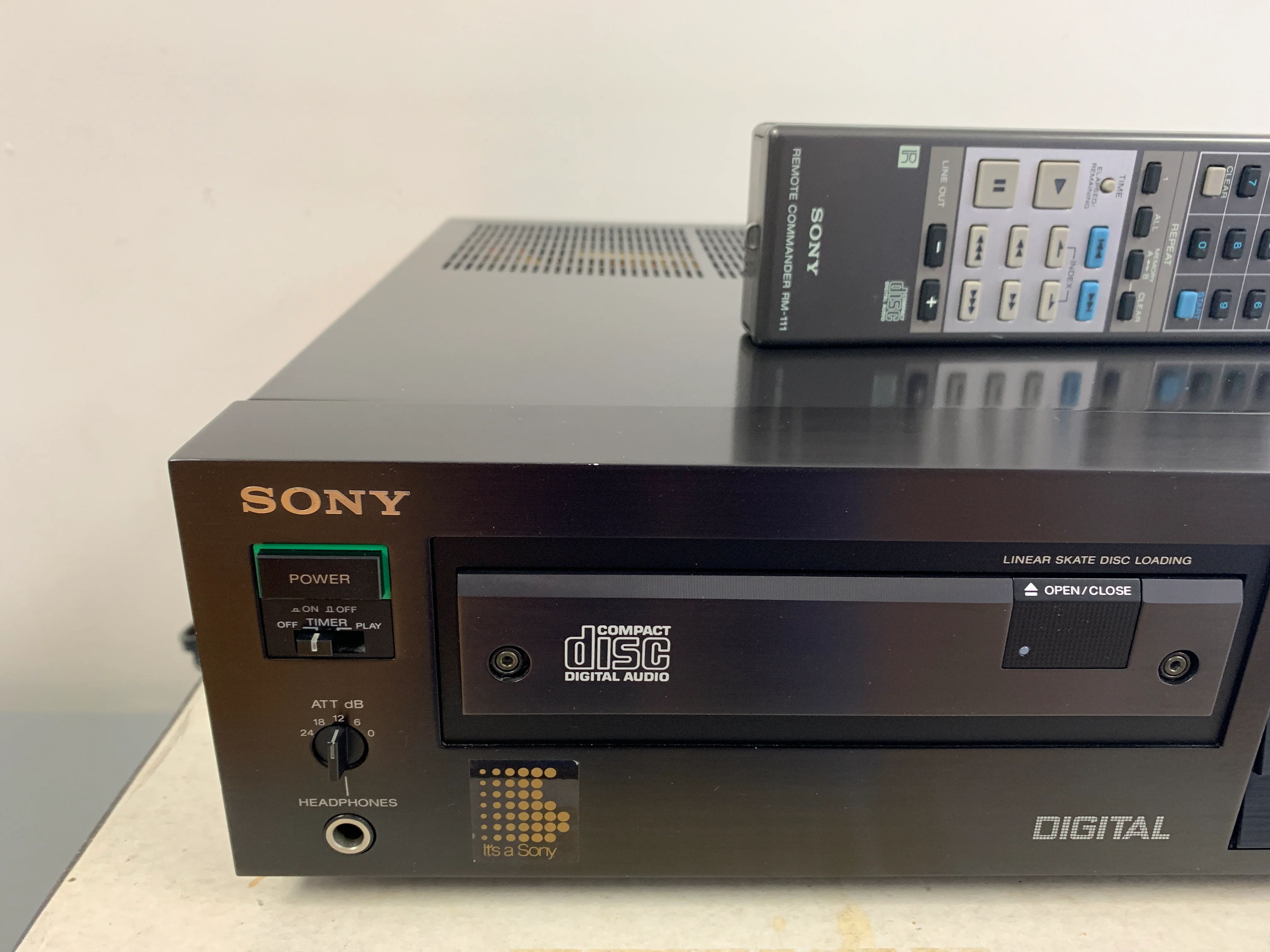 Sony CDP-501ES Single CD Player * Remote * Manual * Box - Image 4