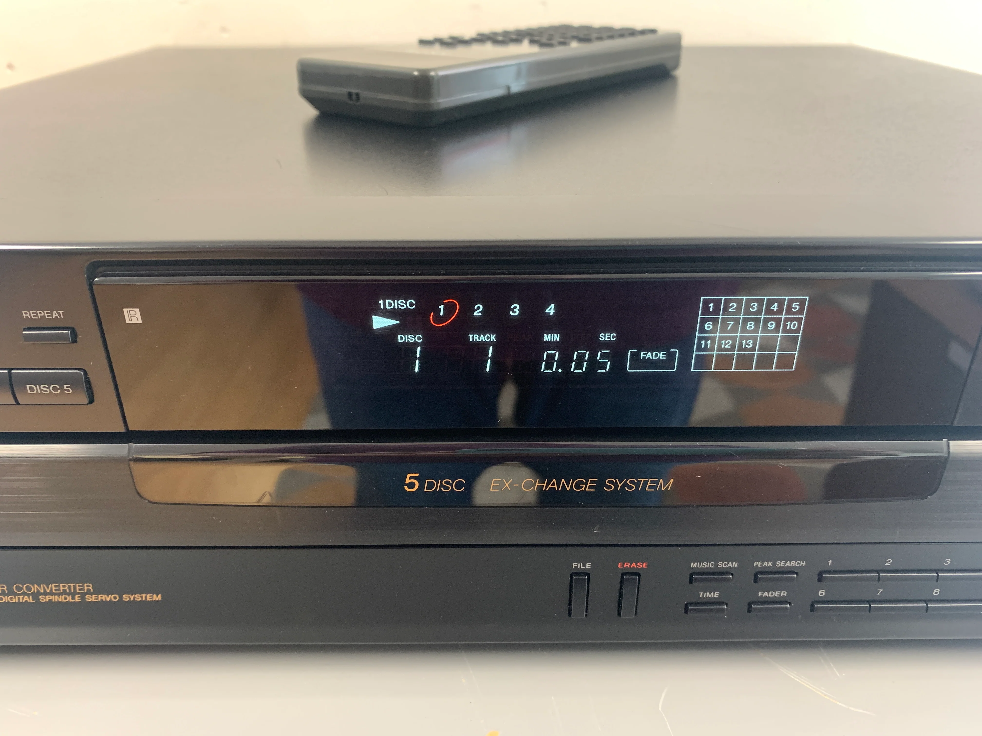 Sony CDP-C445 CD Carousel * 5 Discs * Remote Control - Image 3