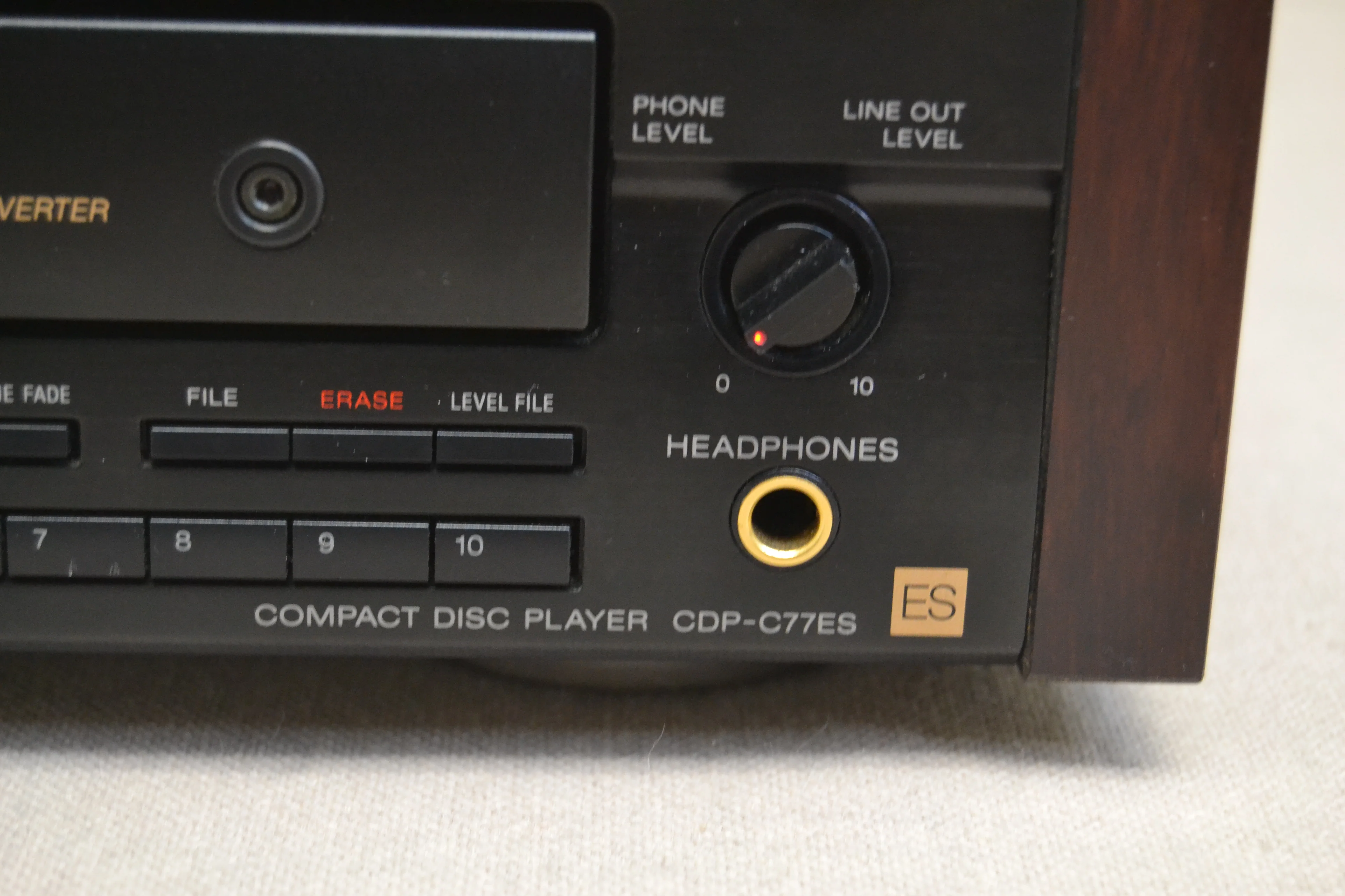 Sony CDP-C77ES Multiplay Compact Disc Player (1991-92) * Wood Grain Sides - Image 5