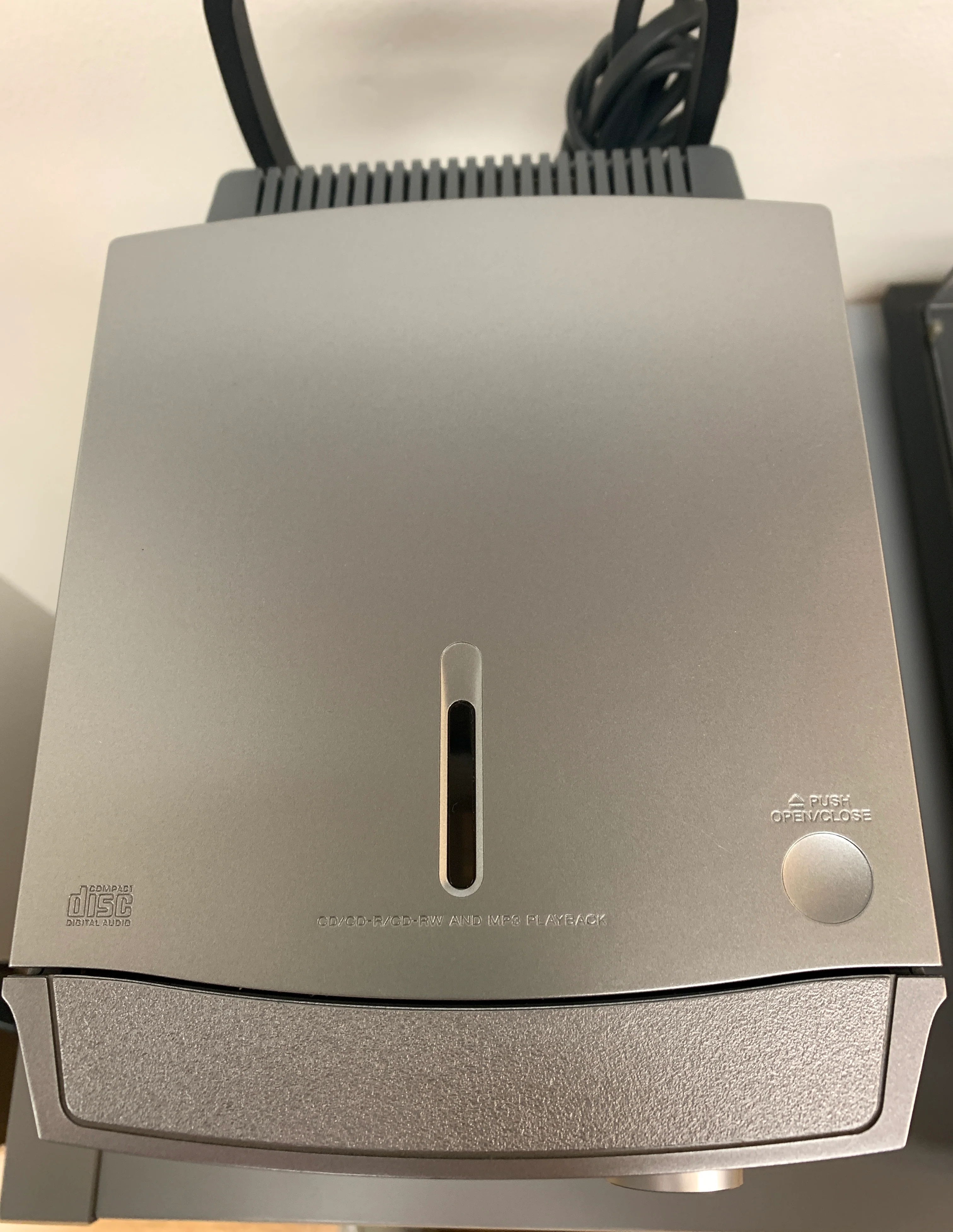 Sony CMT-NEZ30 Micro Hi-Fi Component System * remote - Image 4