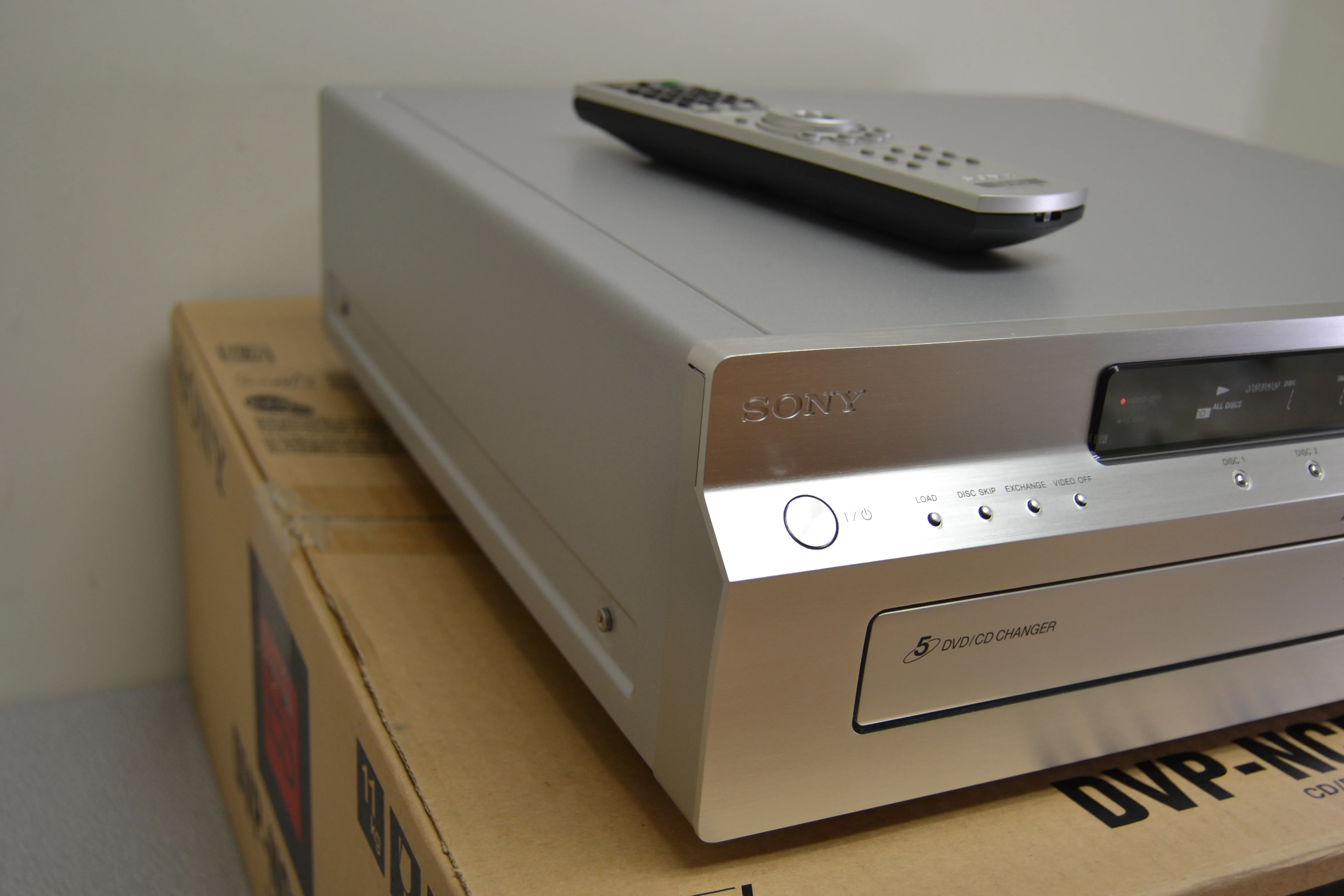 Sony ES DVP-NC555ES 5-disc carousel DVD/CD/SACD changer * Remote * Box * Manual - Image 13