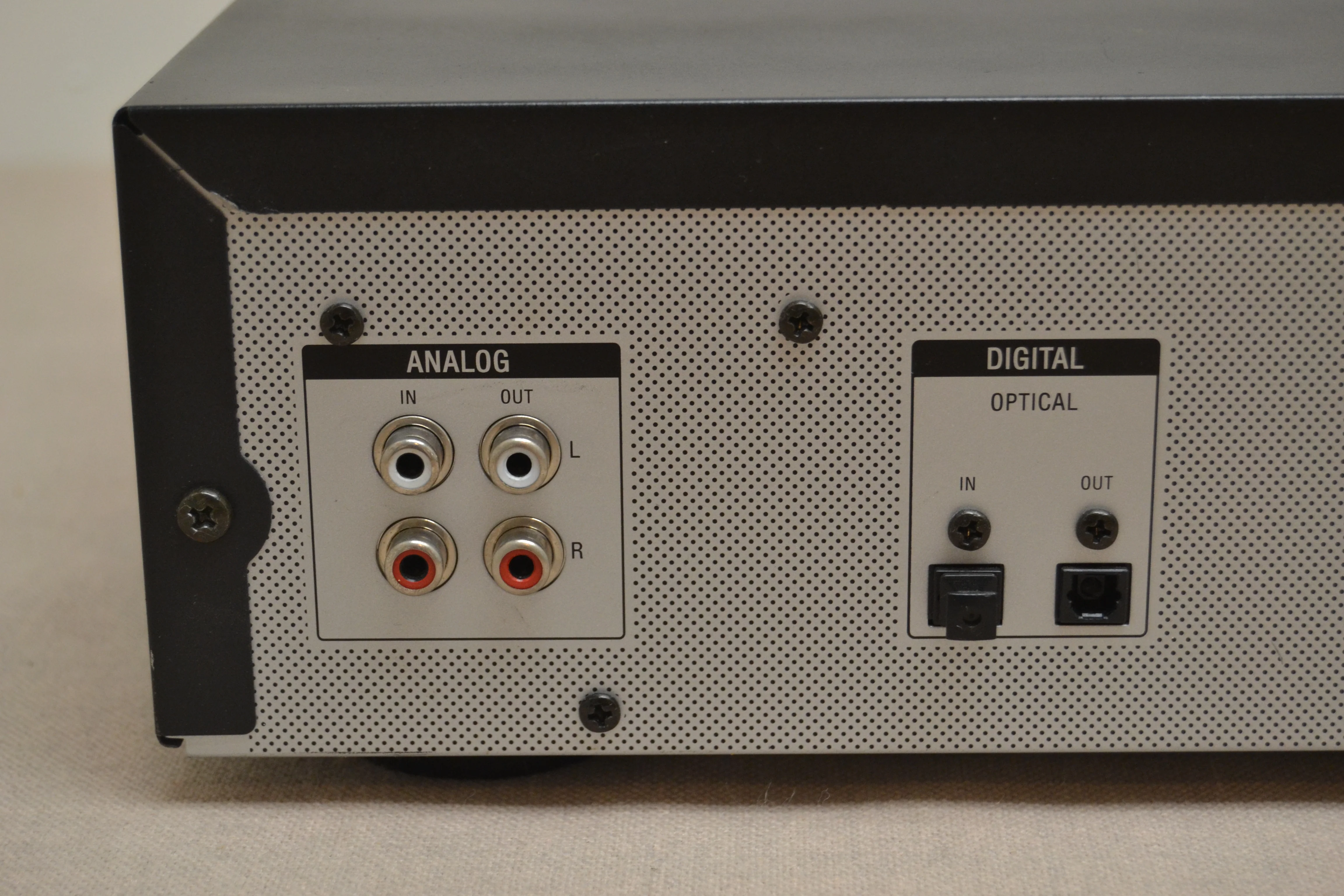 Sony RCD-W3 Compact Disc Recorder (2002) - Image 12