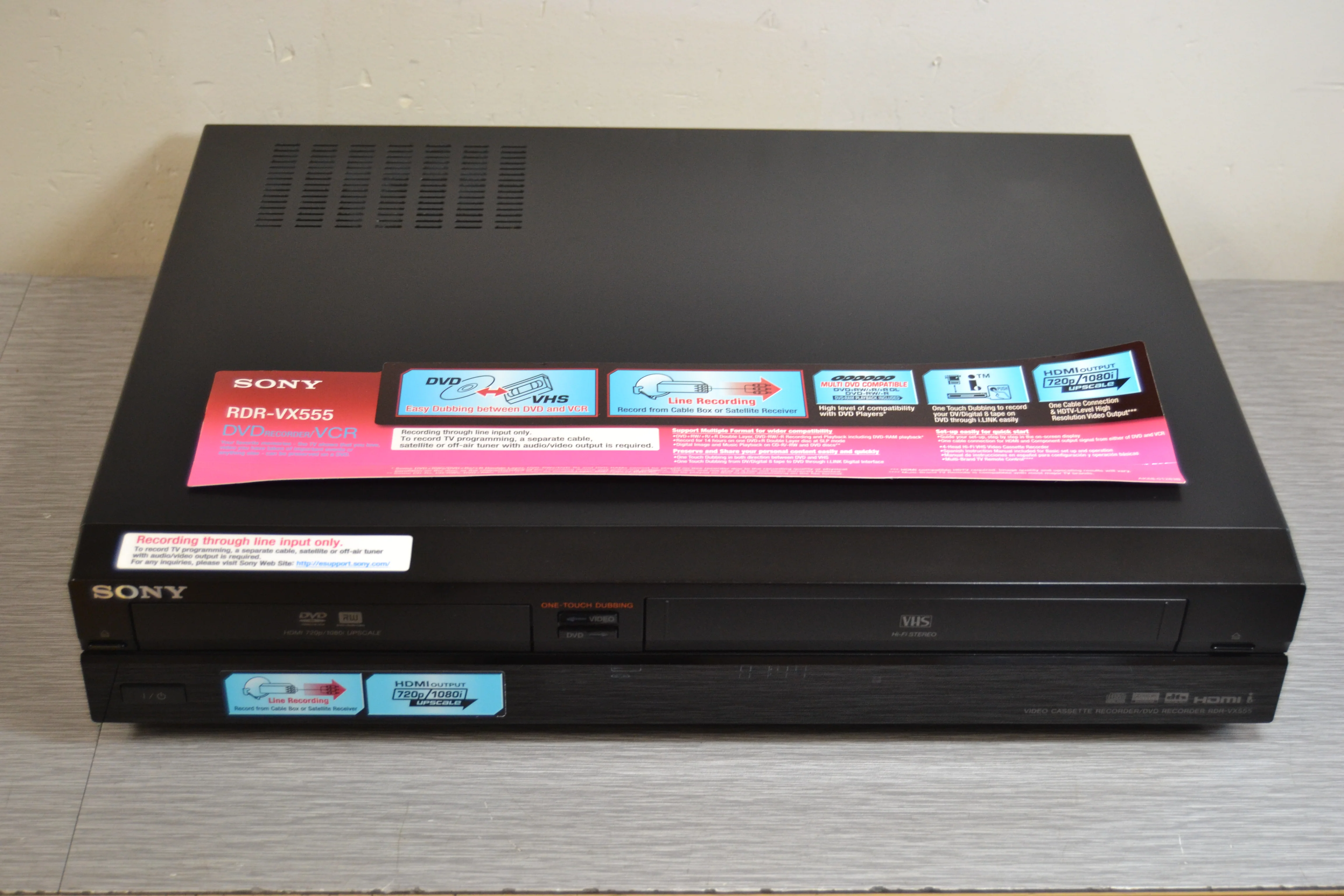 Sony RDR-VX555 VHS/DVD Recorder Combo - HDMI
