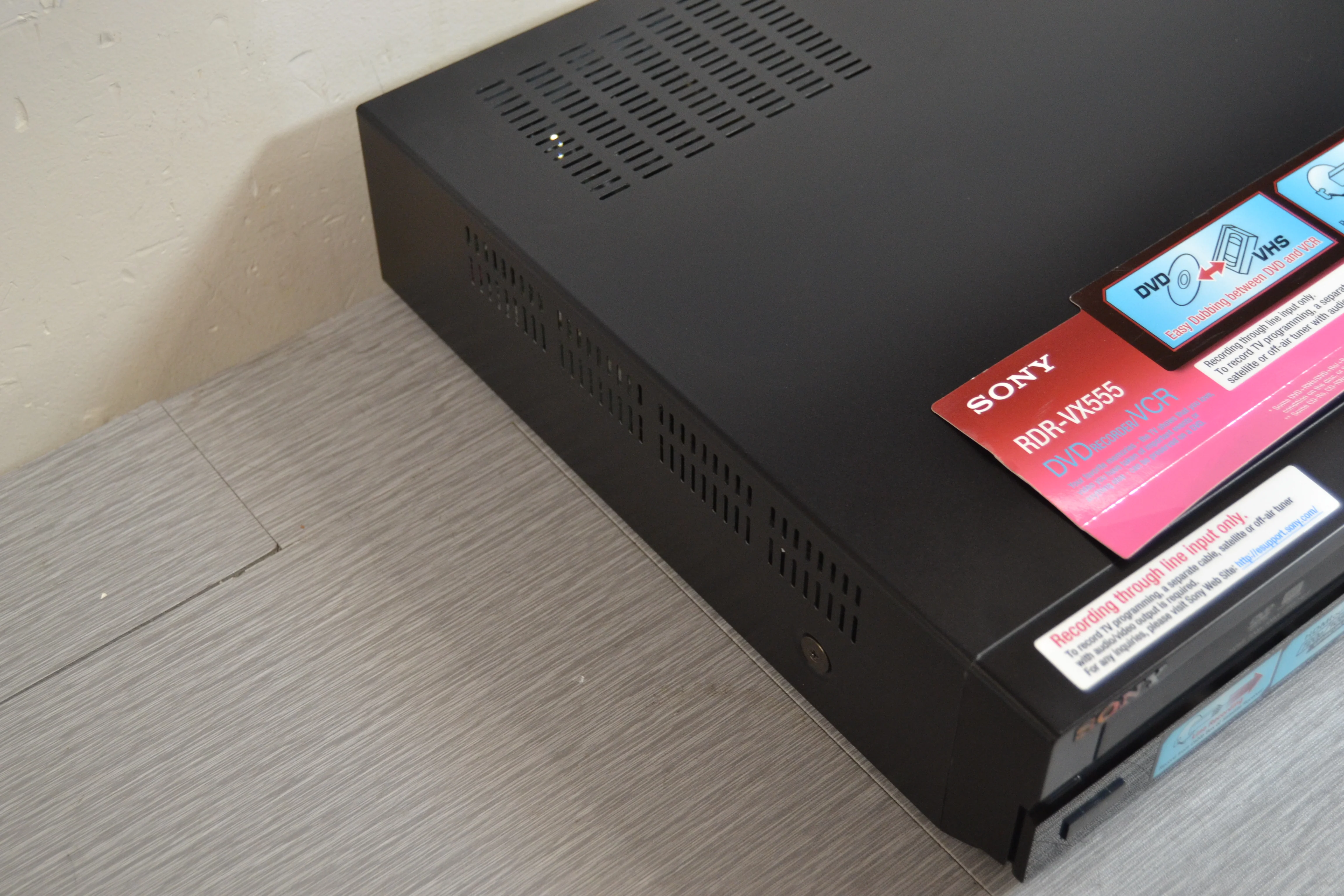 Sony RDR-VX555 VHS/DVD Recorder Combo - HDMI - Image 9