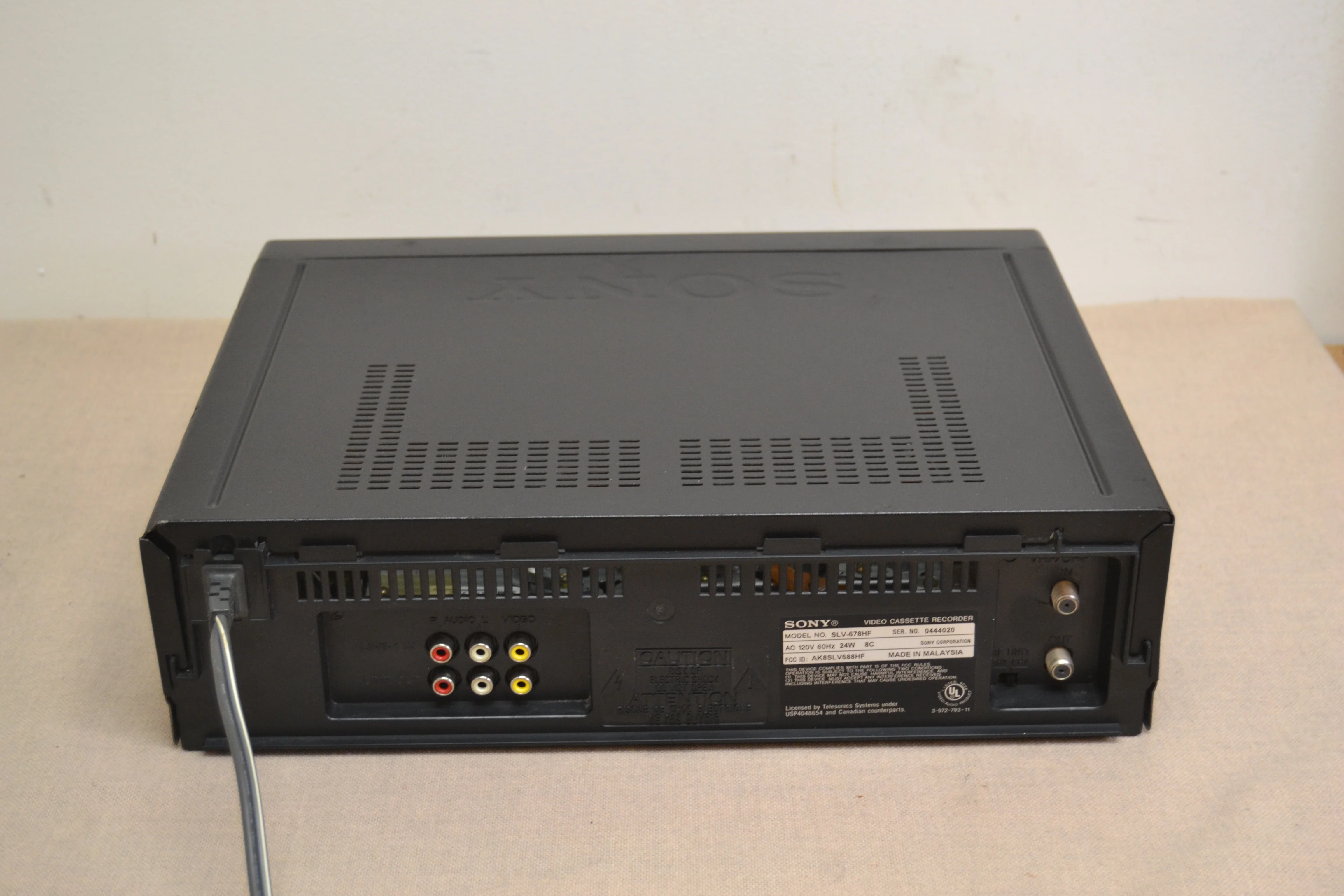 Sony SLV-678HF HiFi Stereo Video Cassette Recorder * Remote Control - Image 8