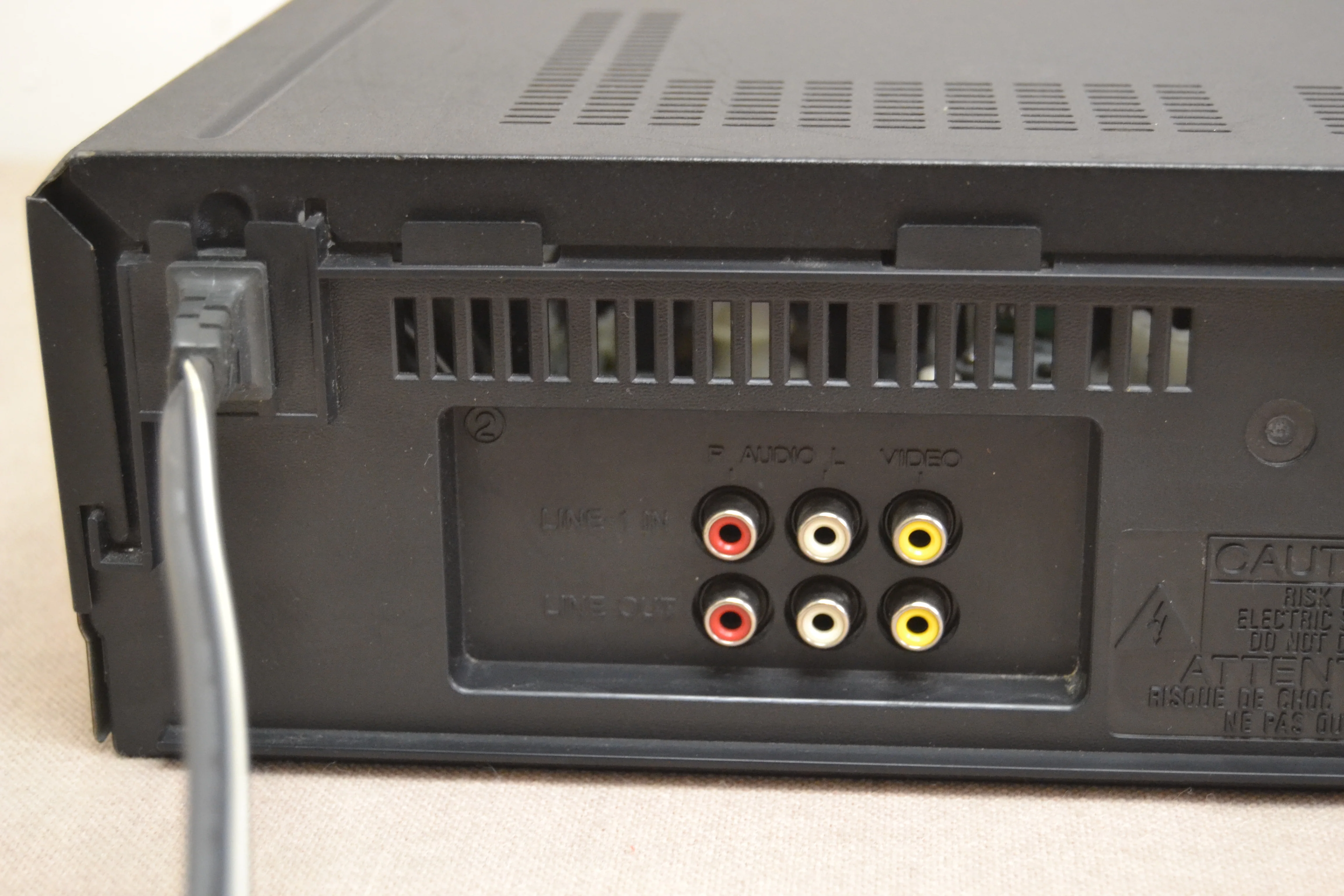 Sony SLV-678HF HiFi Stereo Video Cassette Recorder * Remote Control - Image 9