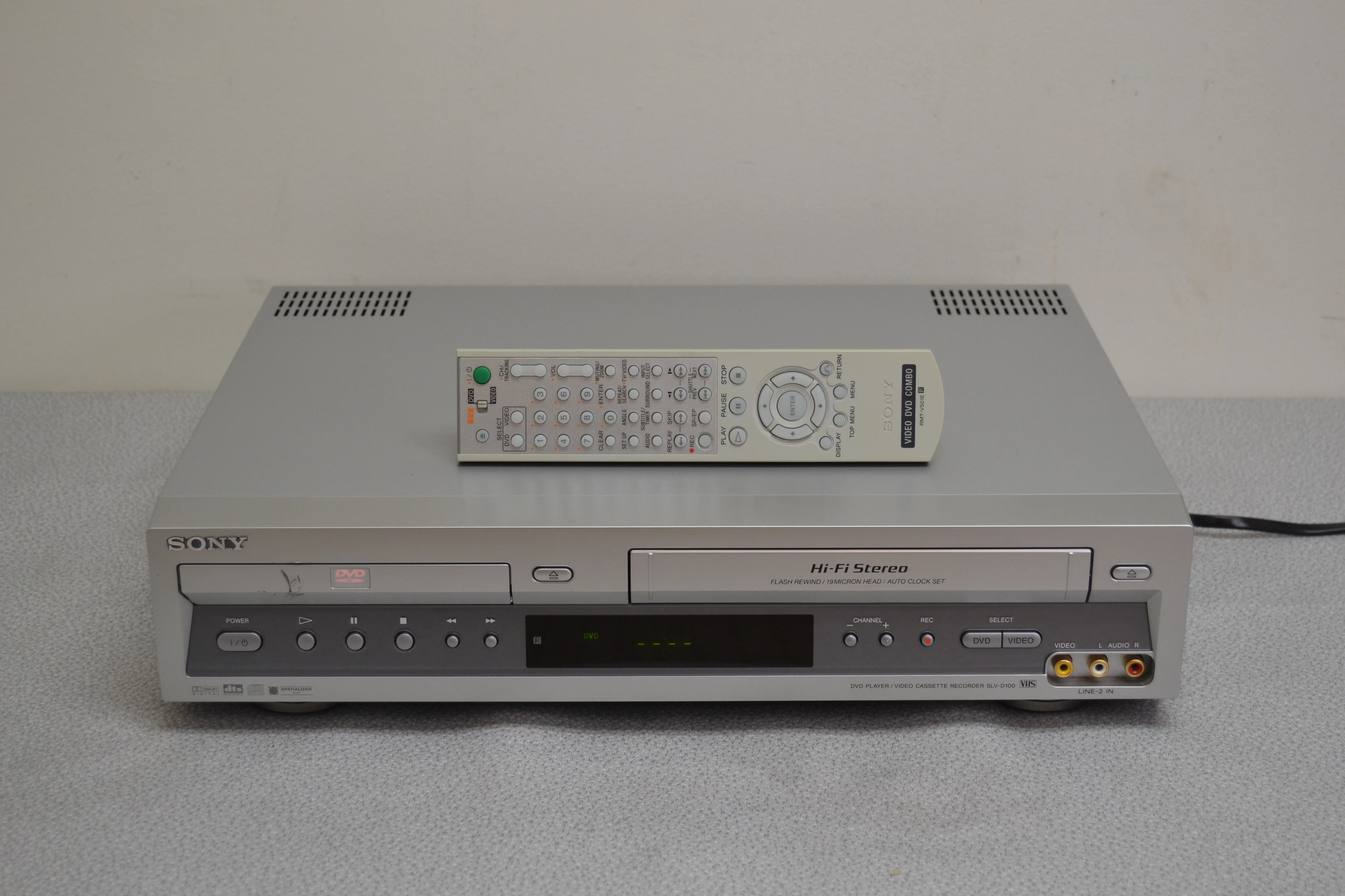 Sony SLV-D100 DVD/CD player + HiFi VCR * Remote