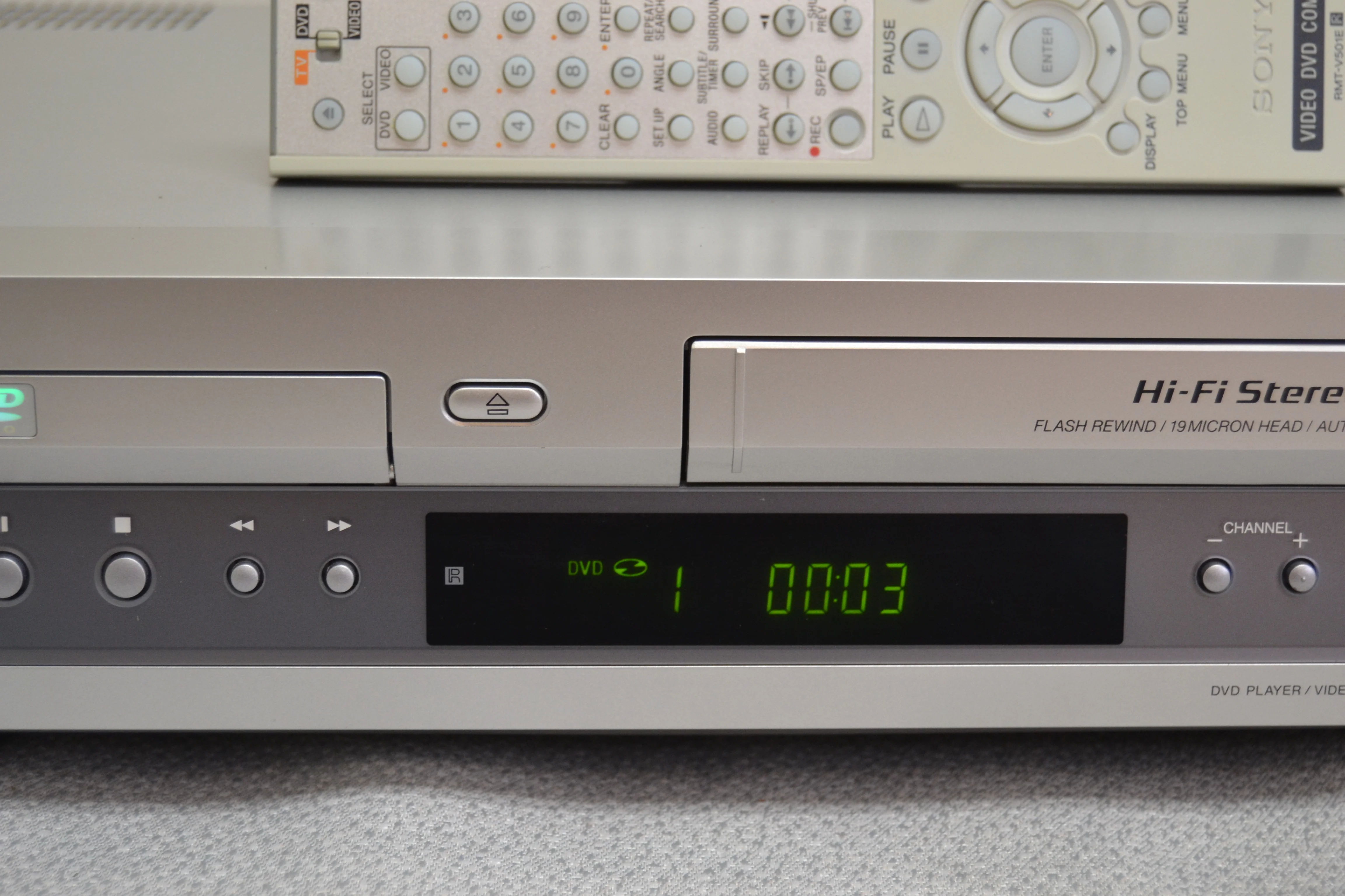 Sony SLV-D100 DVD/CD player + HiFi VCR * Remote - Image 3