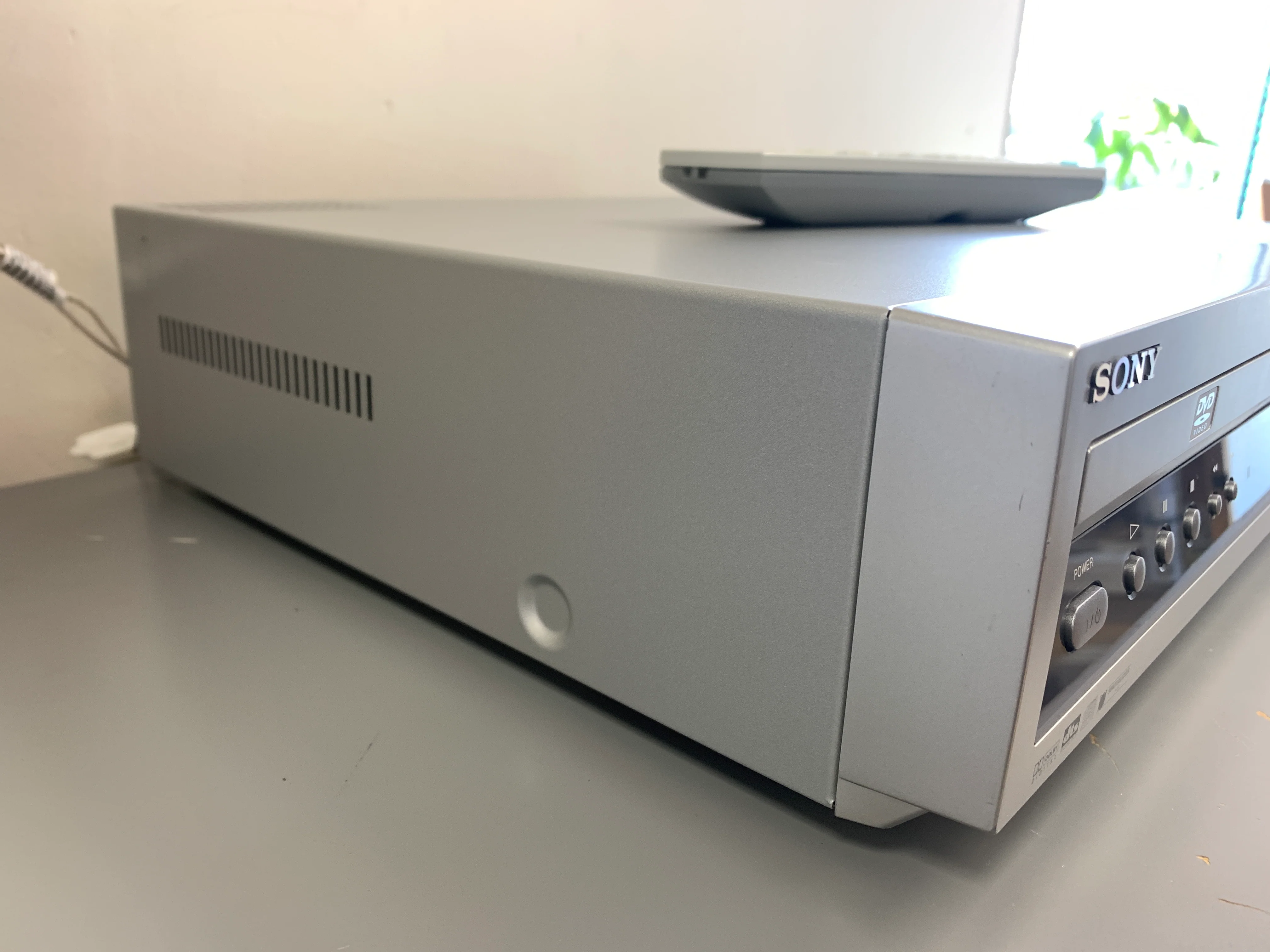 Sony SLV-D100 DVD Player Video Cassette Recorder with remote - Image 5