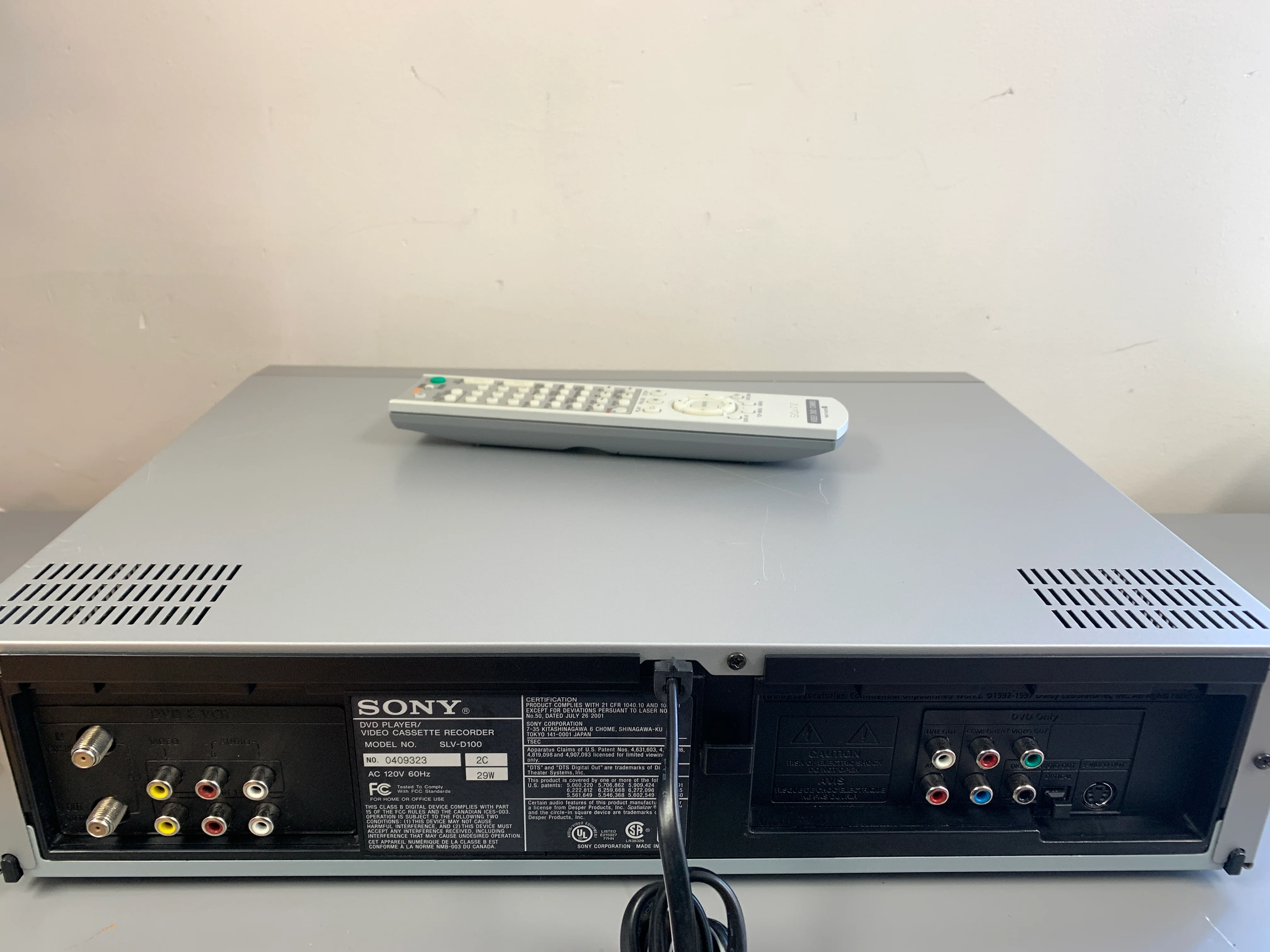 Sony SLV-D100 DVD Player Video Cassette Recorder with remote - Image 7