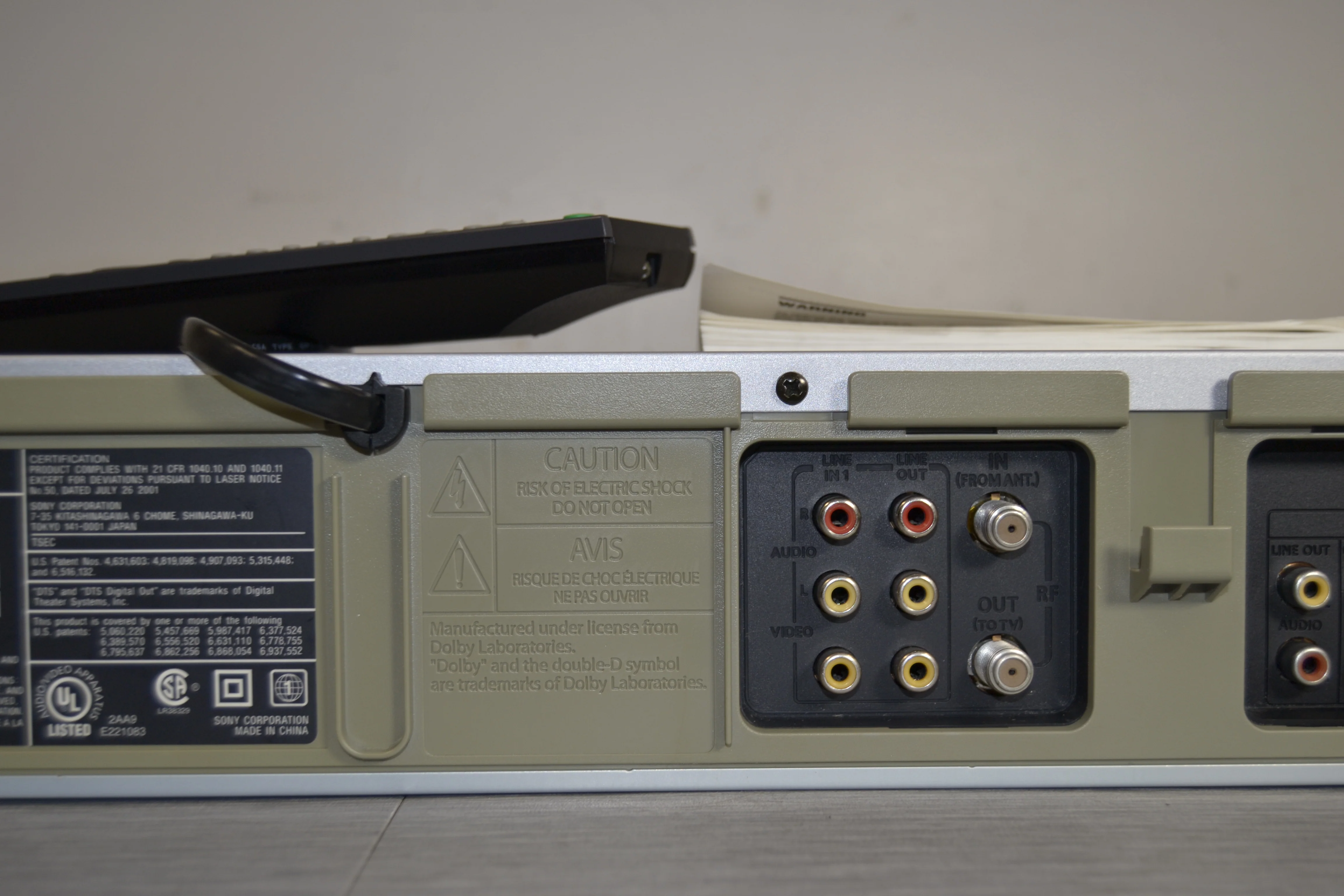 Sony SLV-D370P Combination DVD/CD player + HiFi VCR * Remote Control - Image 12