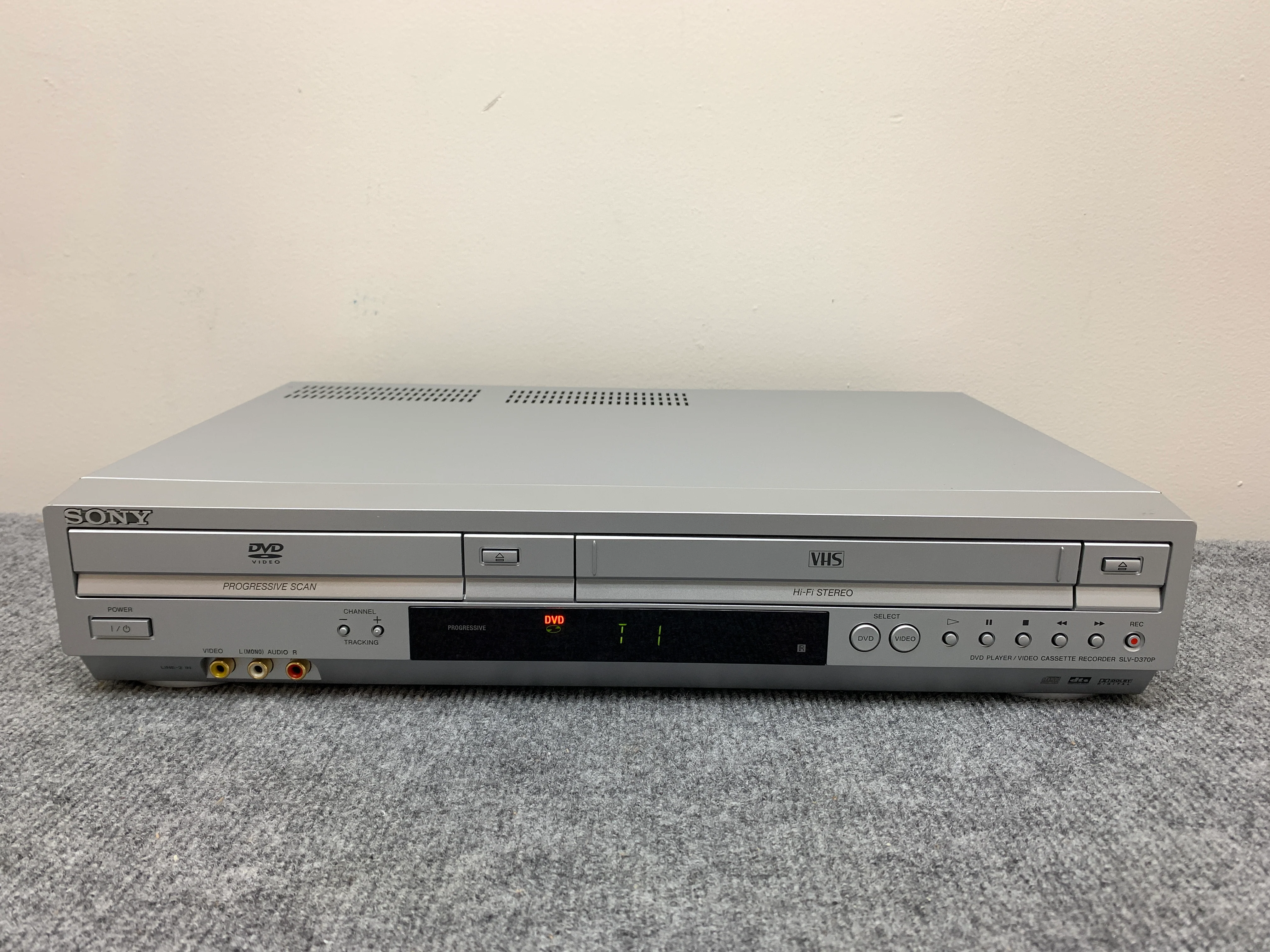 Sony SLV-D370P VHS/DVD Combo Player