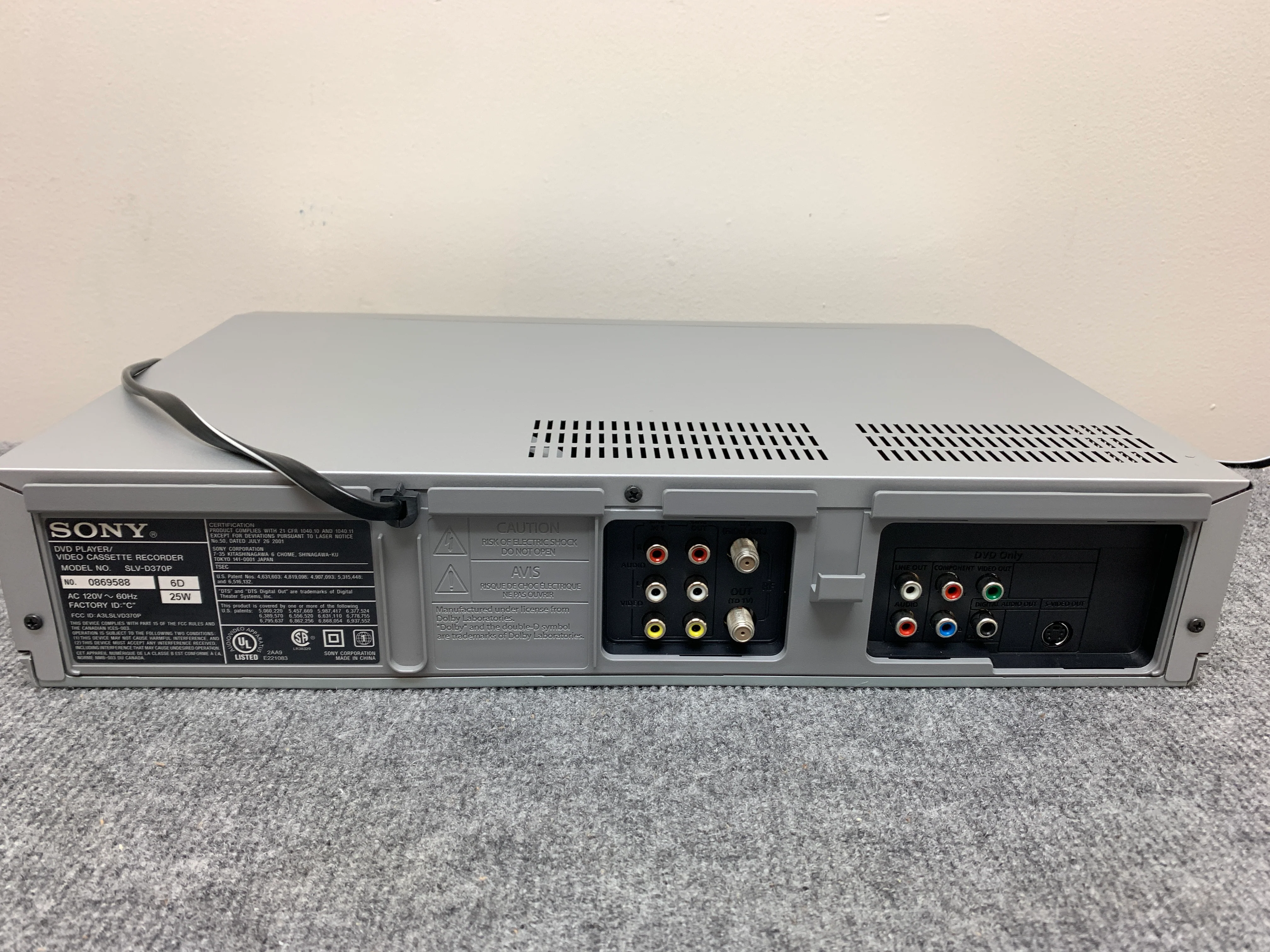 Sony SLV-D370P VHS/DVD Combo Player - Image 9