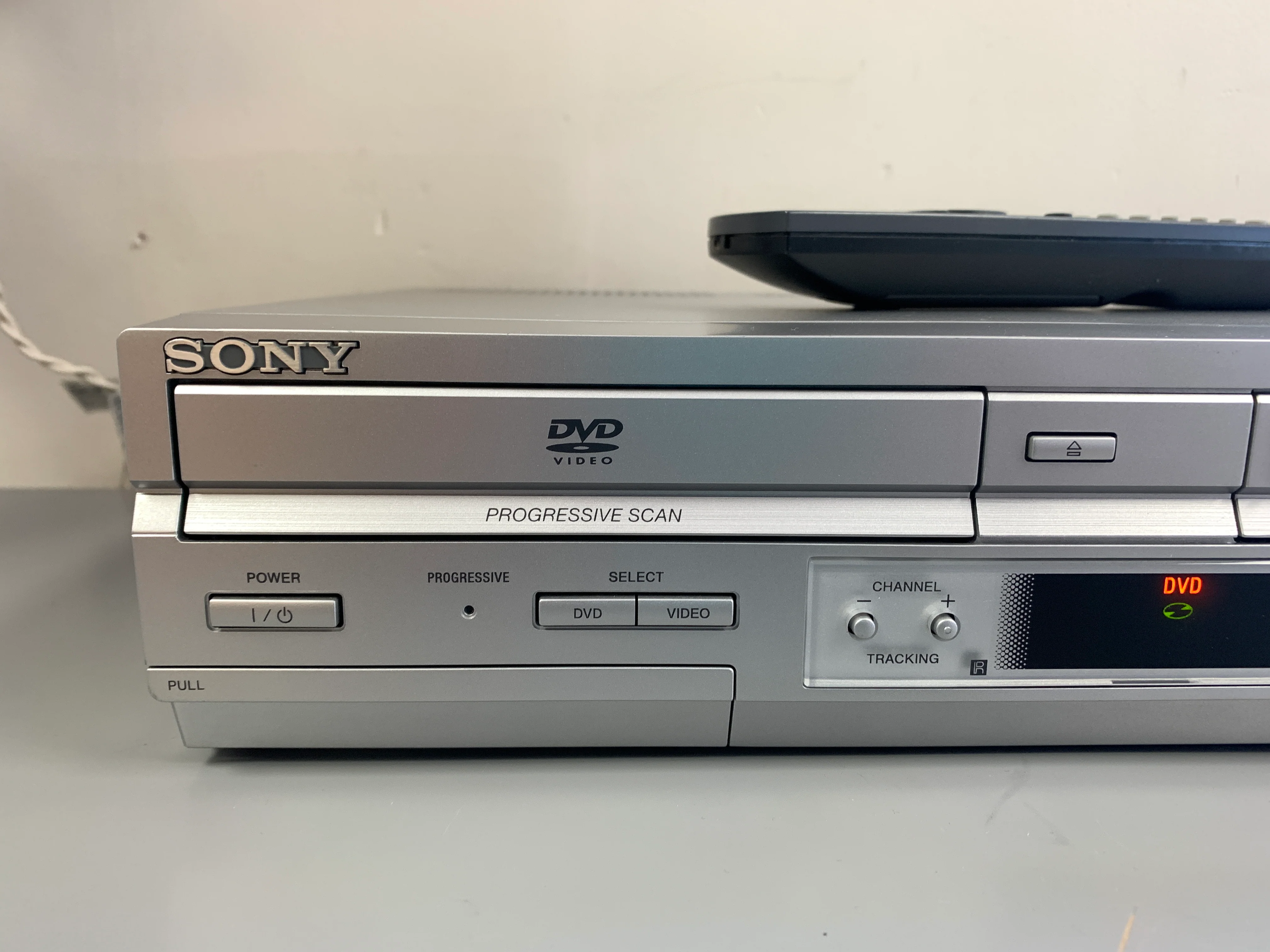 Sony SLV-D550P DVD Player Video Cassette Recorder * remote - Image 2