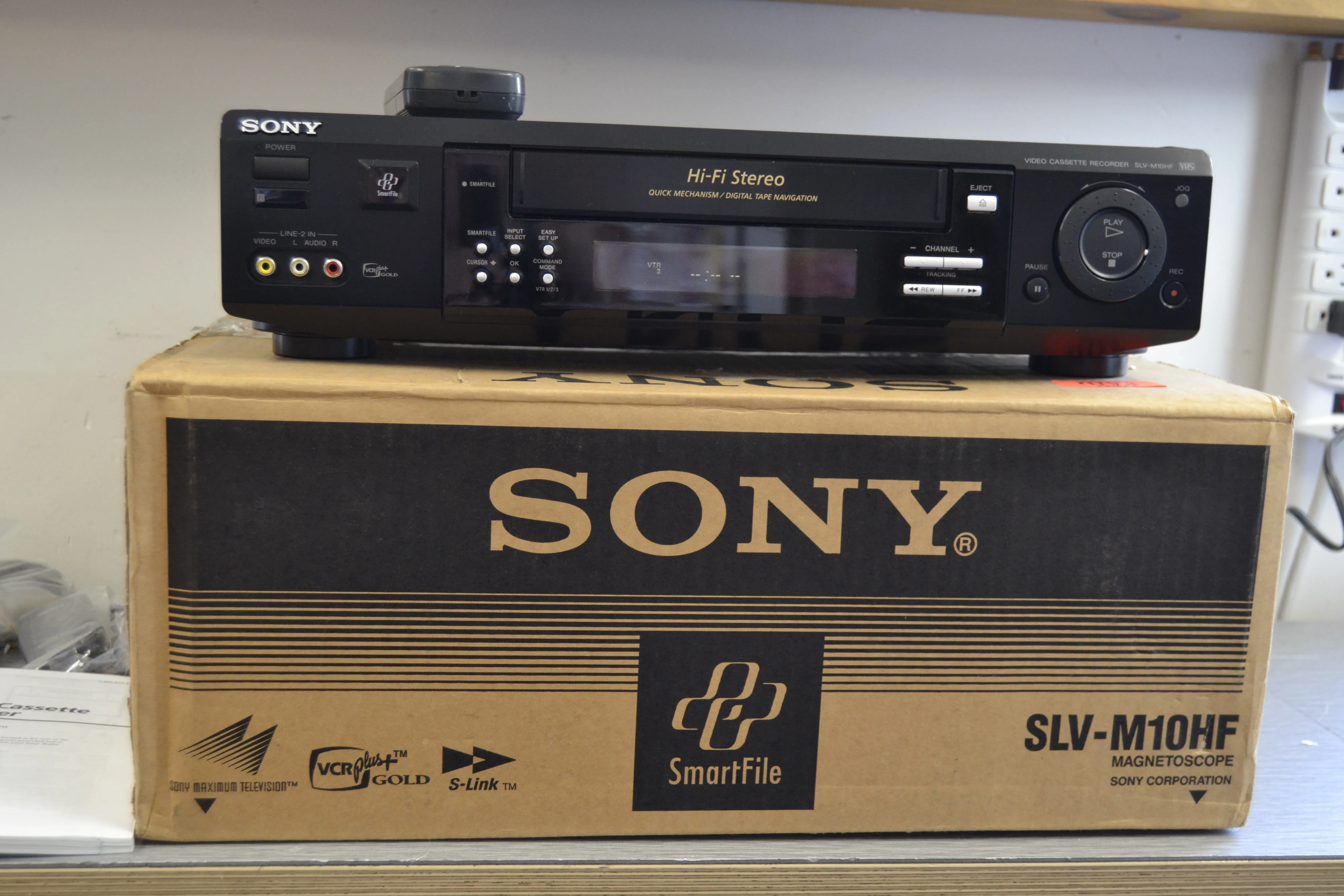 Sony SLV-M10HF Video Cassette Recorder * New Open Box * Remote * Manual * Accessories - Image 2