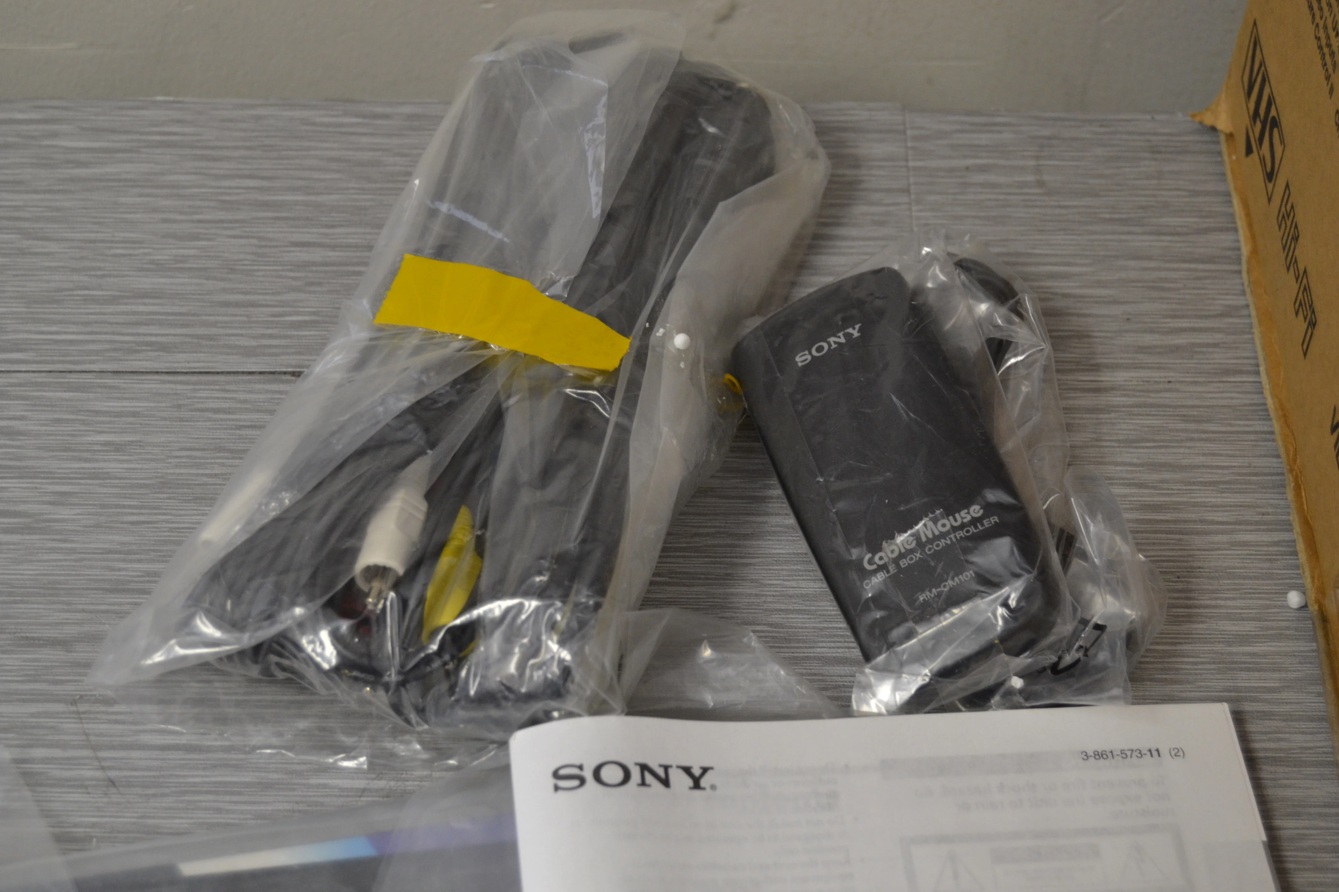 Sony SLV-M10HF Video Cassette Recorder * New Open Box * Remote * Manual * Accessories - Image 9