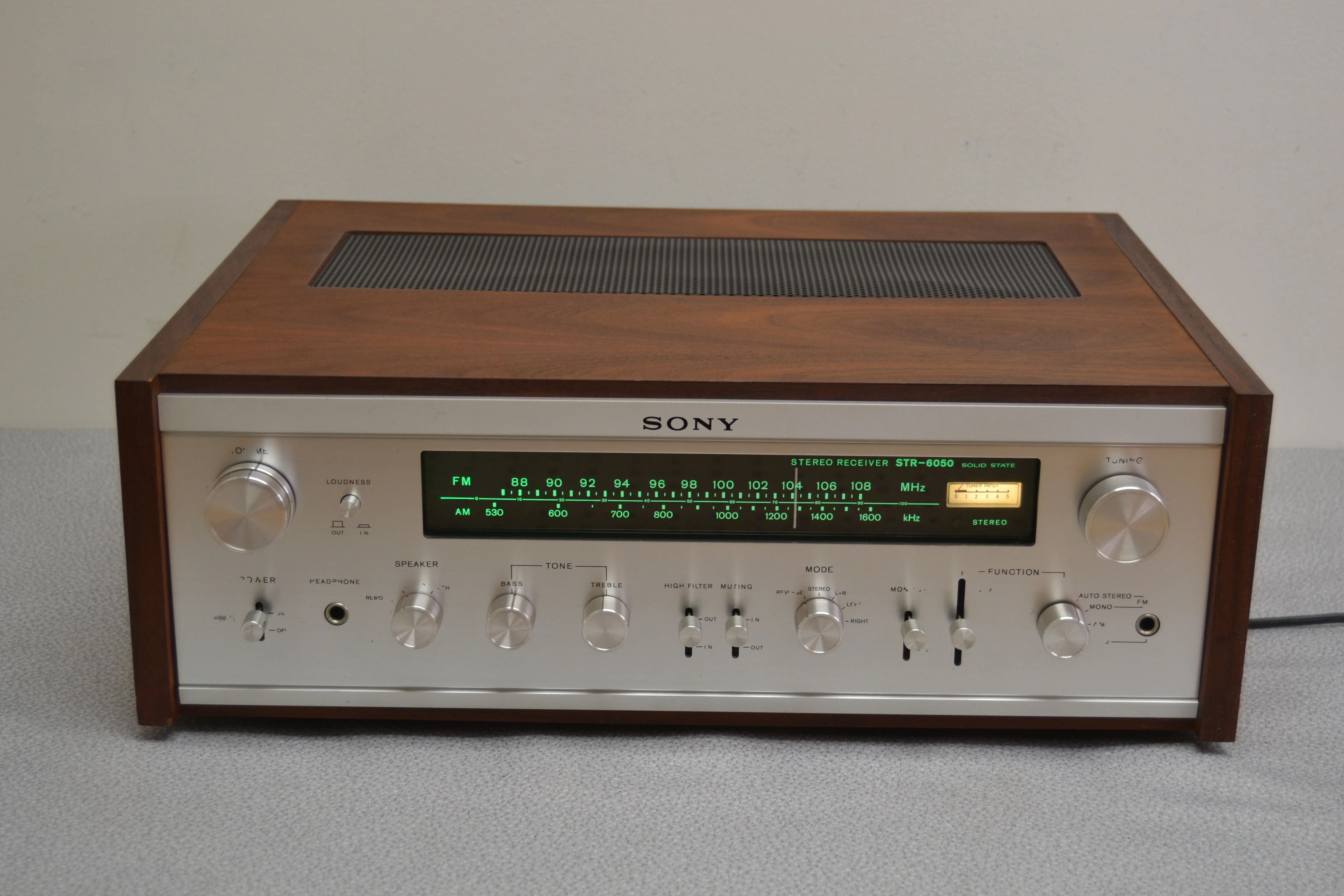 Sony STR-6050 AM/FM Stereo Receiver (1969) * 30W RMS * Fair Faceplate