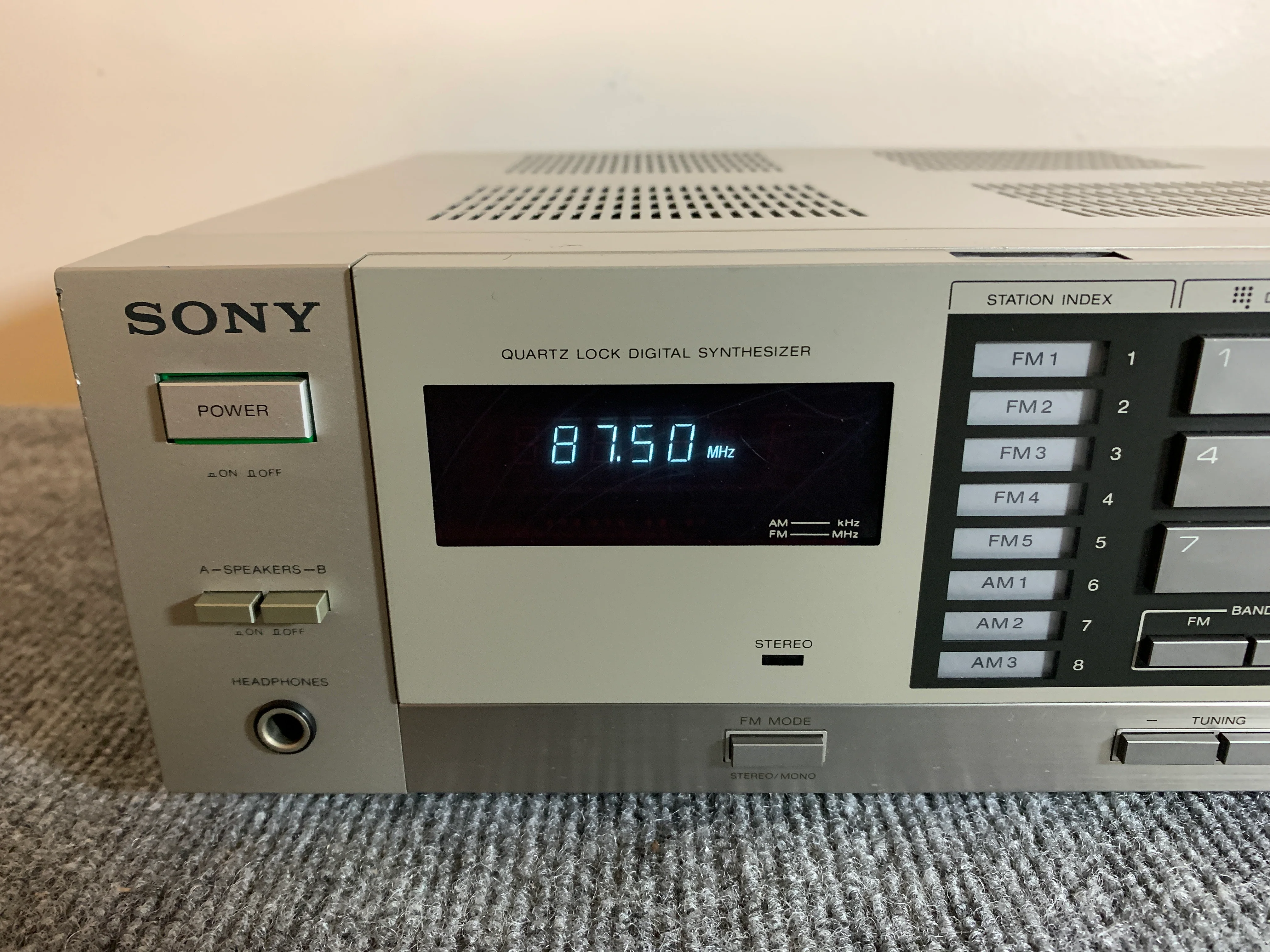 Sony STR-VX250 AM/FM Stereo Receiver - Image 2